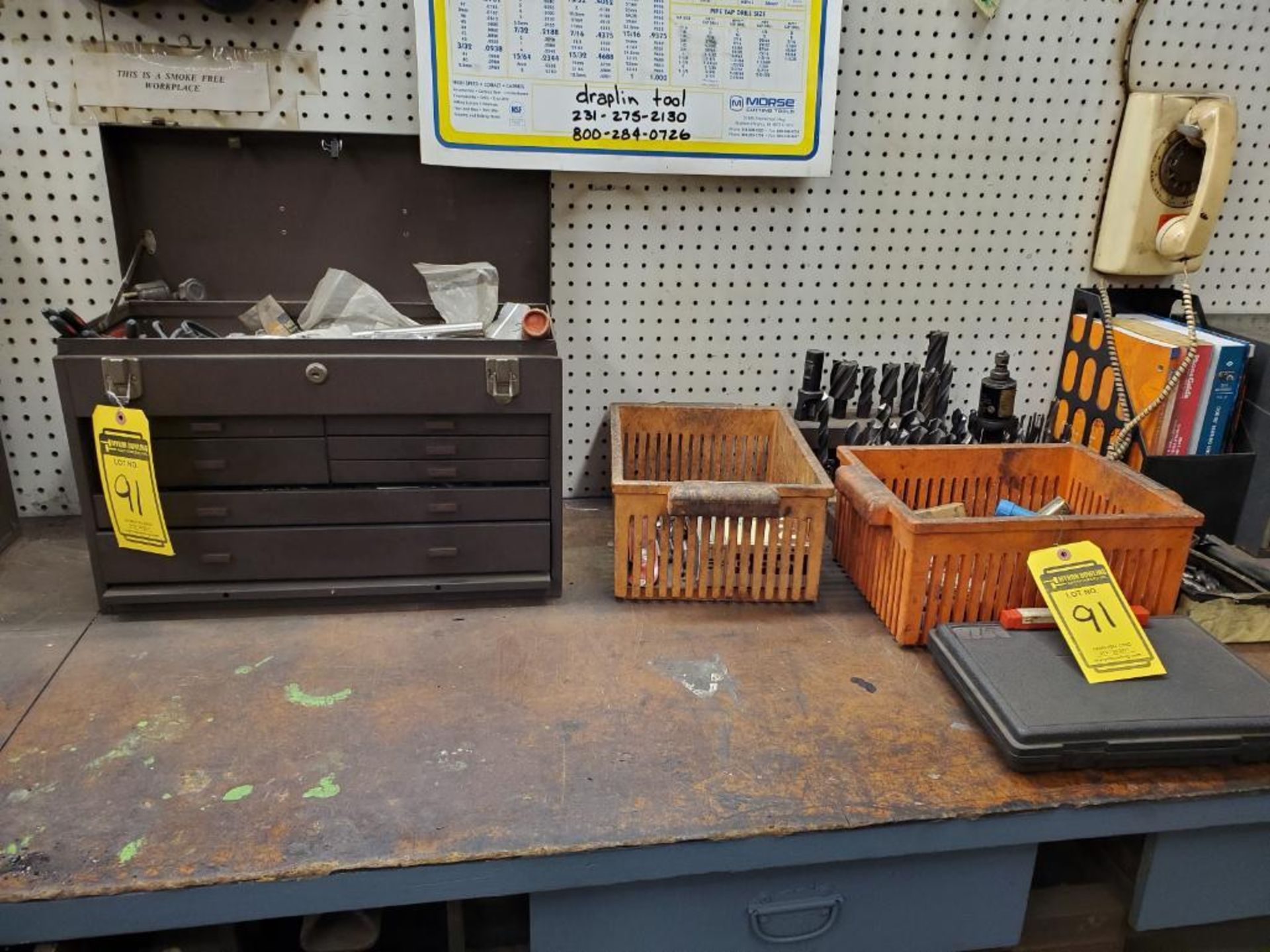 KENNEDY BENCH TOP TOOL CABINET & LOT OF DRILL BITS, REAMERS, END MILLS TAPS, ETC.