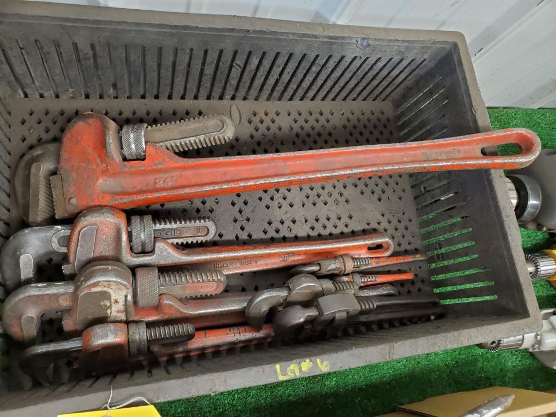 LOT OF PIPE WRENCHES