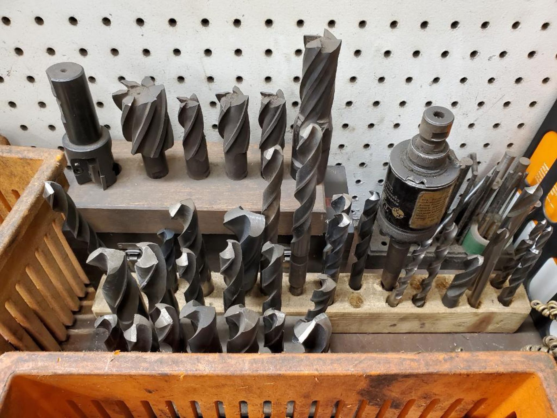 KENNEDY BENCH TOP TOOL CABINET & LOT OF DRILL BITS, REAMERS, END MILLS TAPS, ETC. - Image 3 of 13