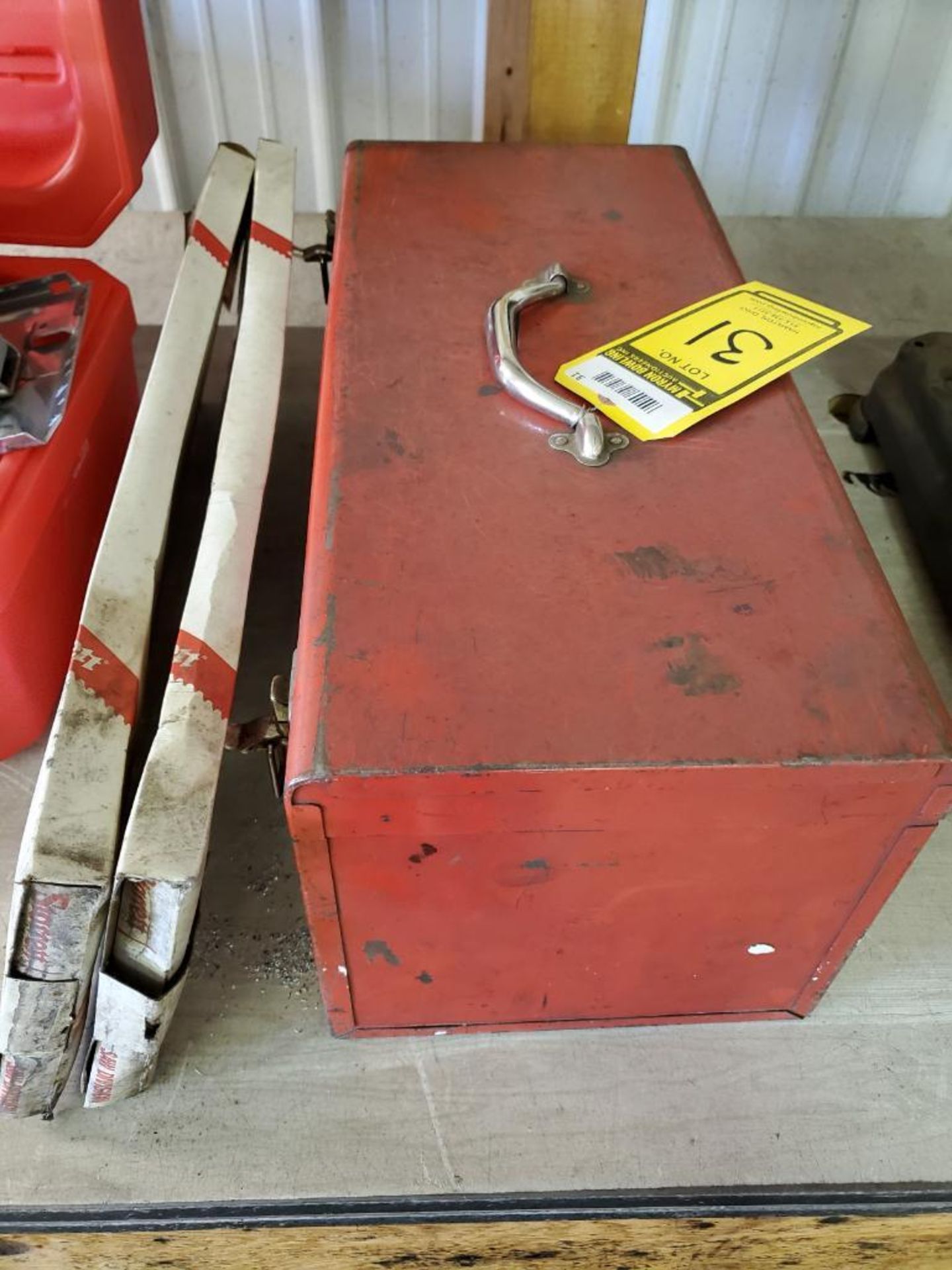 MILWAUKEE HEAVY DUTY PORTABLE BAND SAW WITH SPARE BLADE BANDS - Image 2 of 6