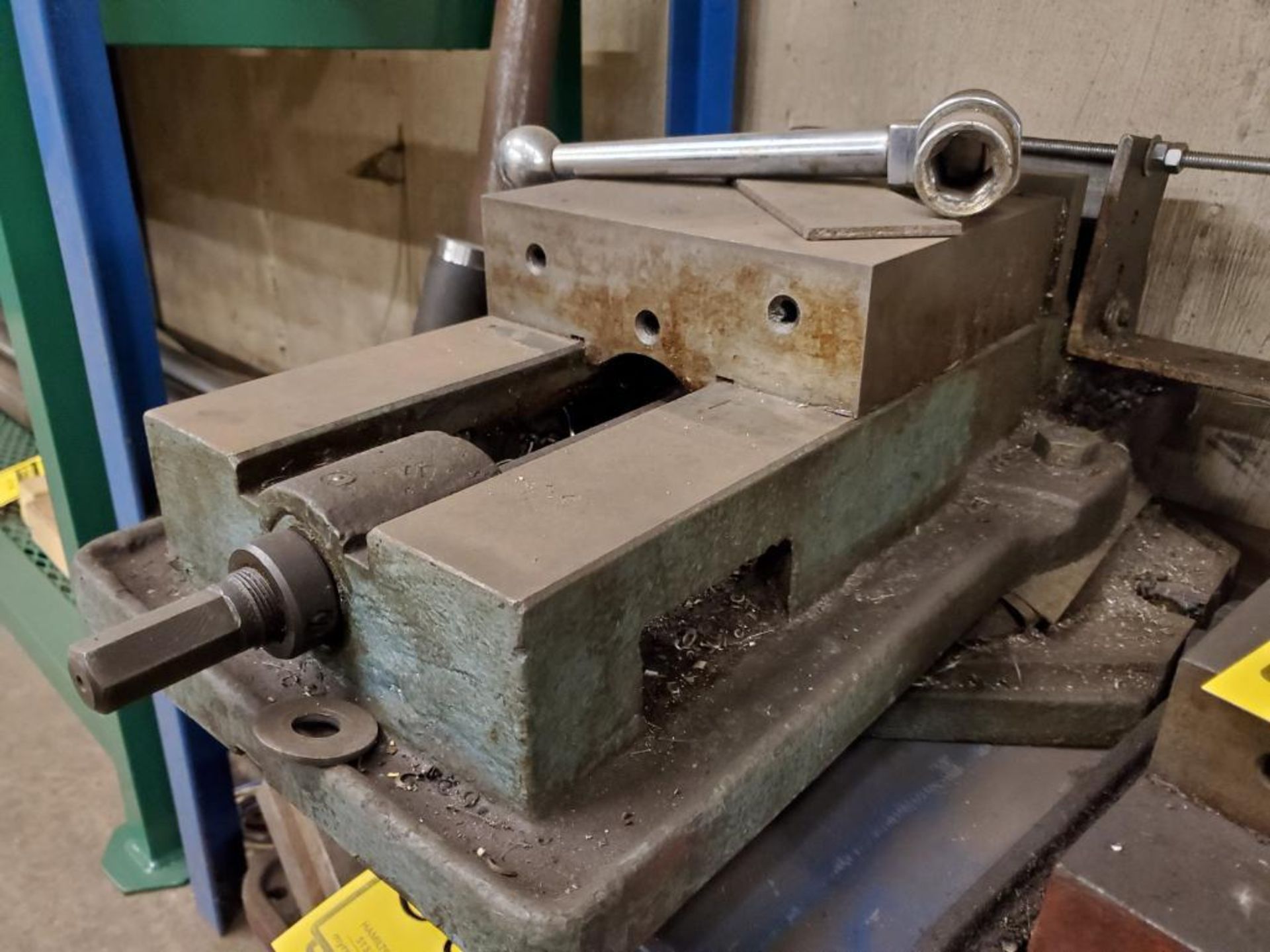 8" MACHINE VISE