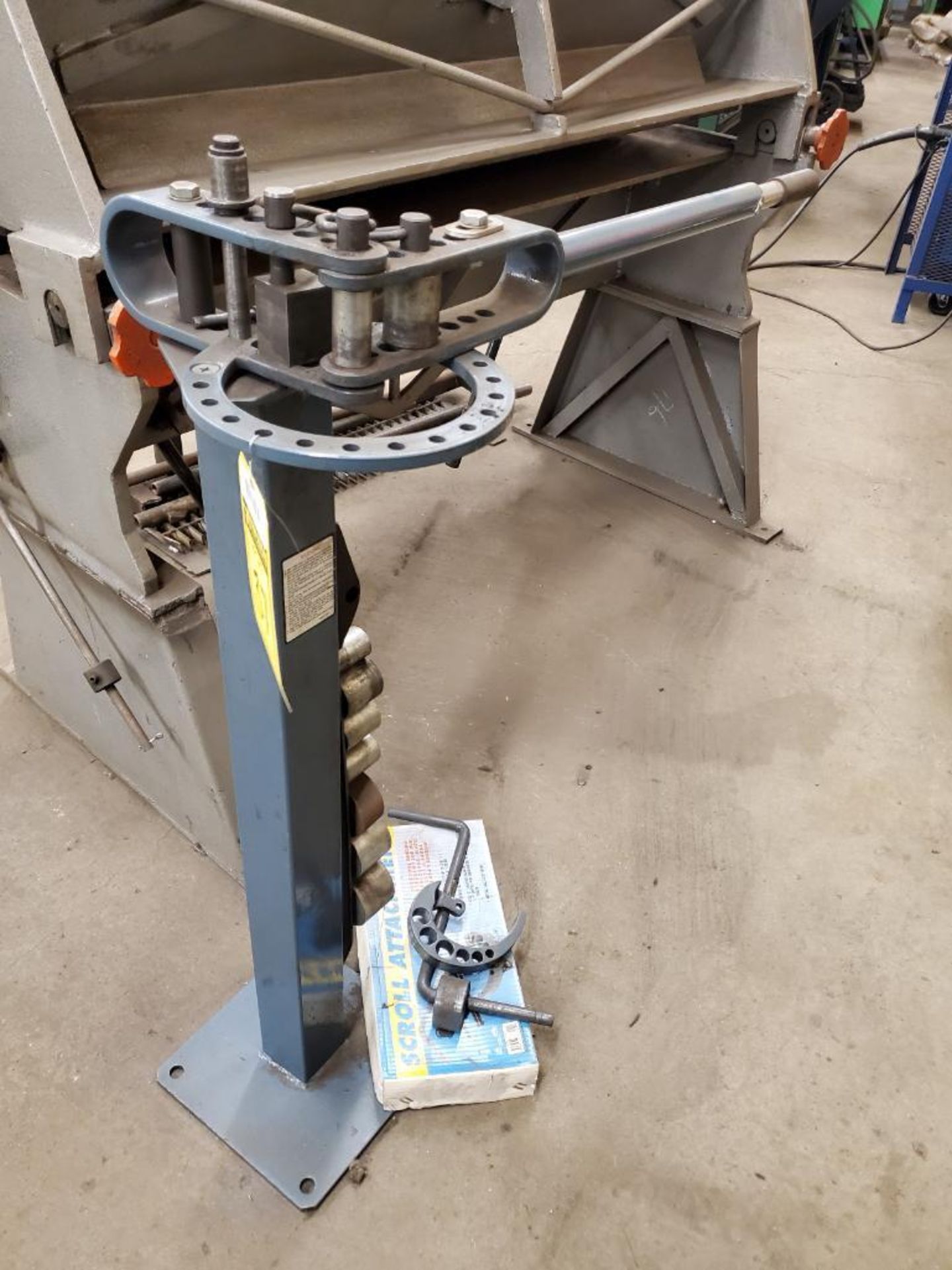 HORIZONTAL PIPE BENDER WITH DIES & 16-TON BOTTLE JACK