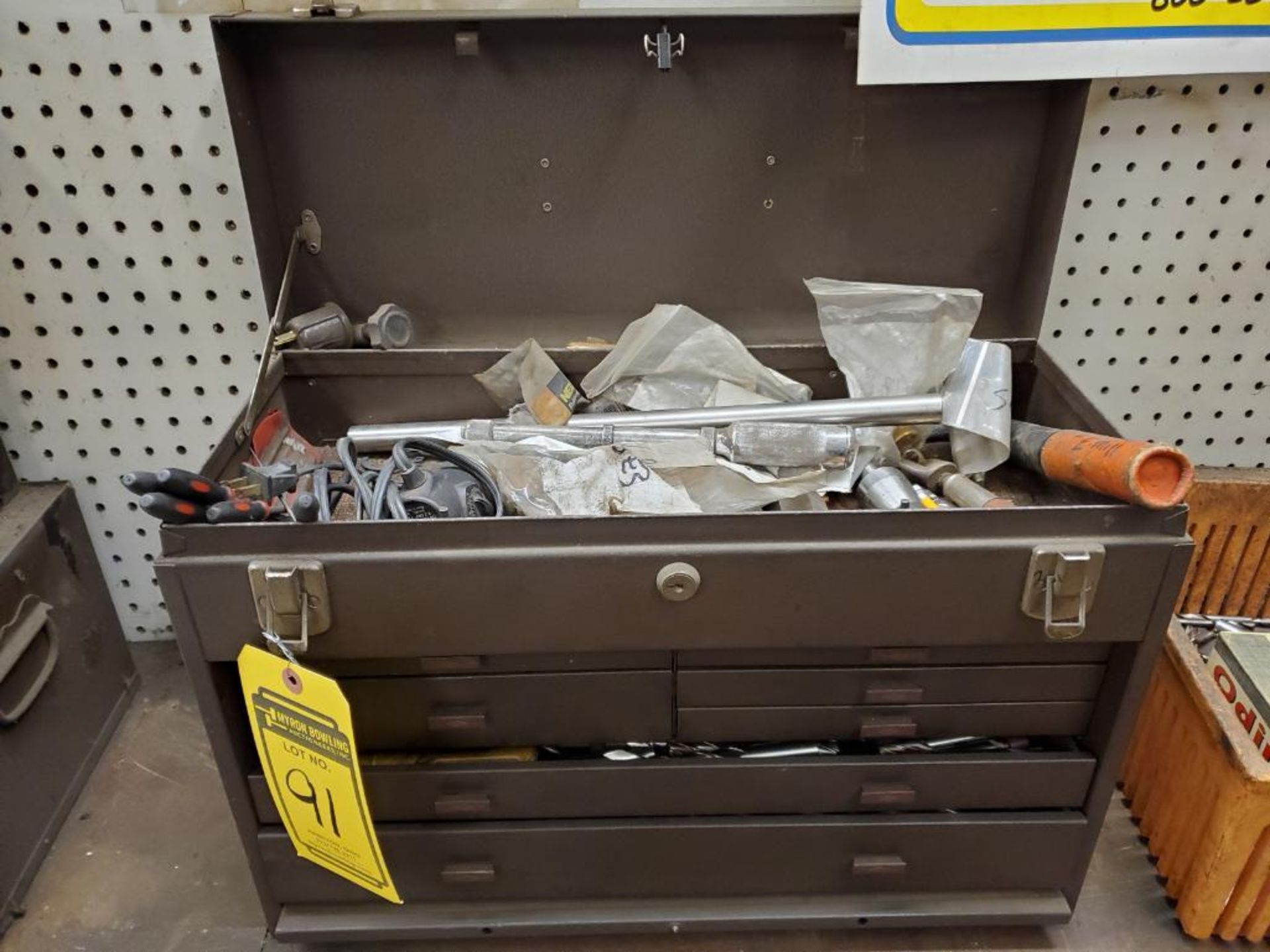 KENNEDY BENCH TOP TOOL CABINET & LOT OF DRILL BITS, REAMERS, END MILLS TAPS, ETC. - Image 8 of 13