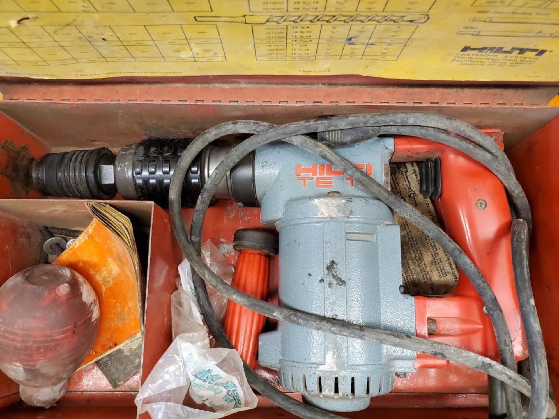 HILTI TE-17 ELECTRIC HAMMER DRILL IN METAL CASE - Image 3 of 5