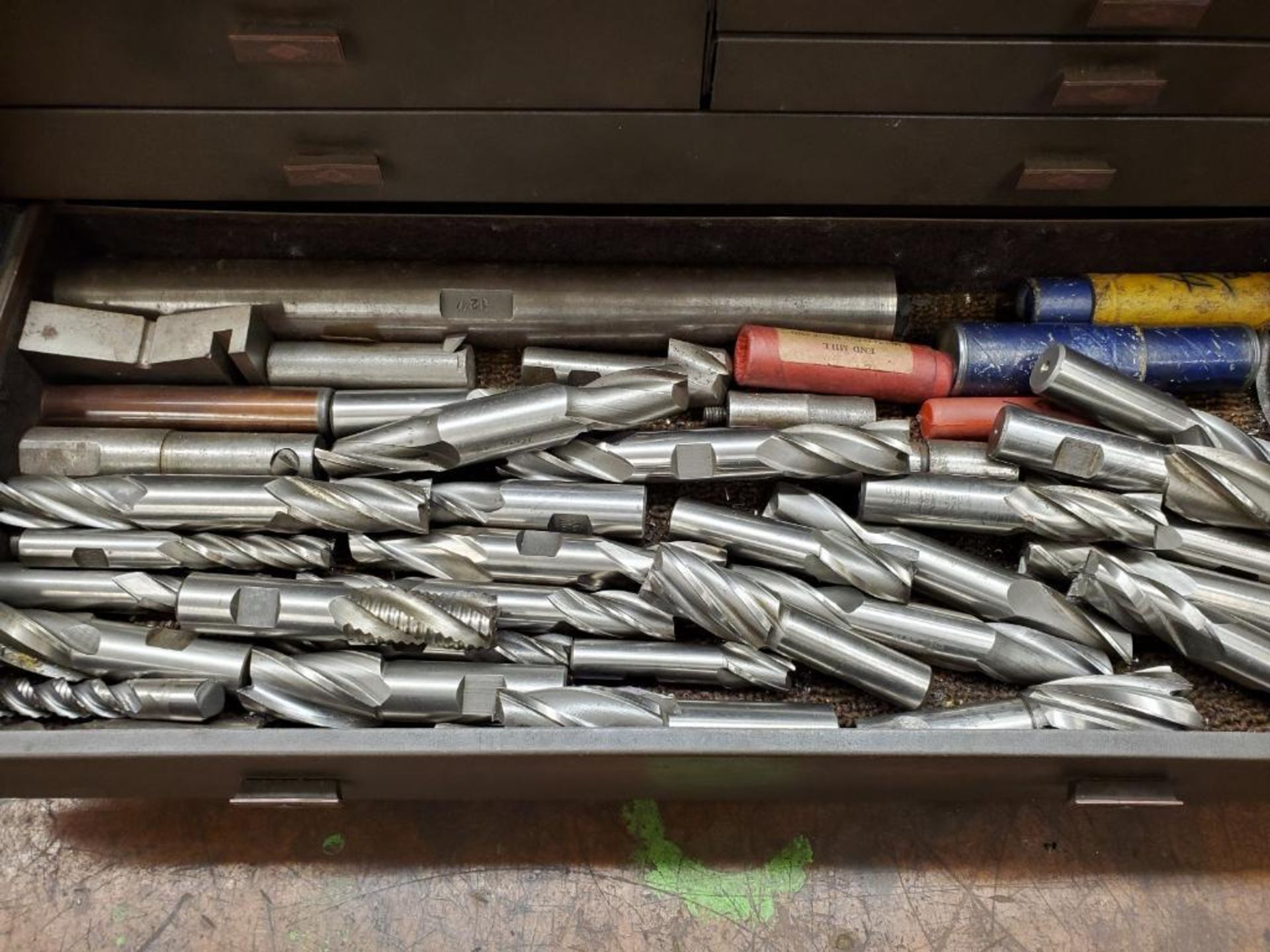 KENNEDY BENCH TOP TOOL CABINET & LOT OF DRILL BITS, REAMERS, END MILLS TAPS, ETC. - Image 13 of 13