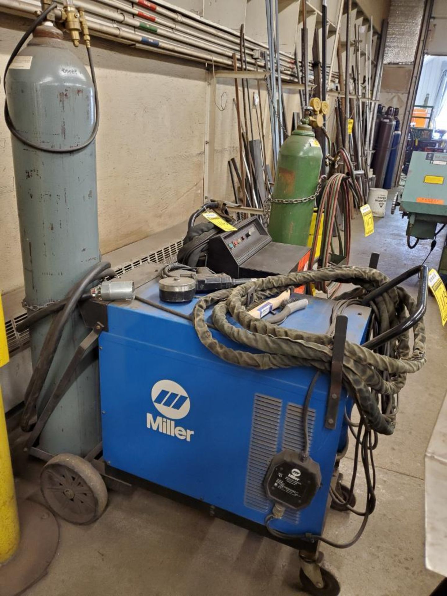 MILLER CP-300 CV/DC ARC WELDER ON BOTTLE CART WITH BOTTLE, GROUND, LEAD, GUN HEAD - Image 4 of 7