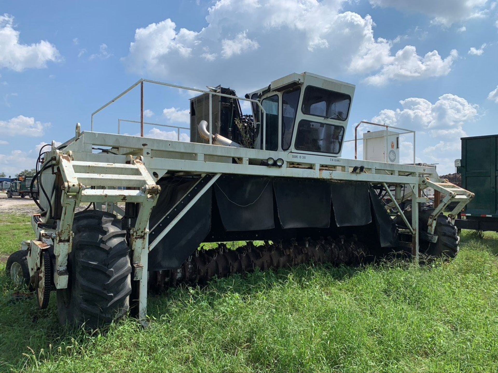 1991 SCARAB COMPOST TURNER, S/N 108, 3,363 HOURS, CUMMINS DIESEL ENGINE - Image 4 of 11