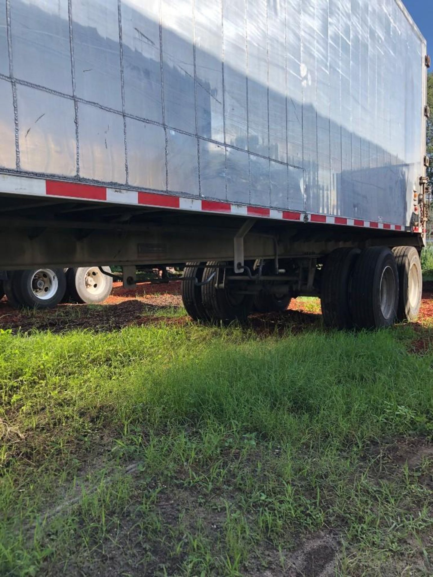 2016 EAST GENESIS 48' T/A WALKING FLOOR TRAILER, GVWR 80,000 LB. 23,000 LB. AXELS , 8.25 X 22.5 WHEE - Image 5 of 12