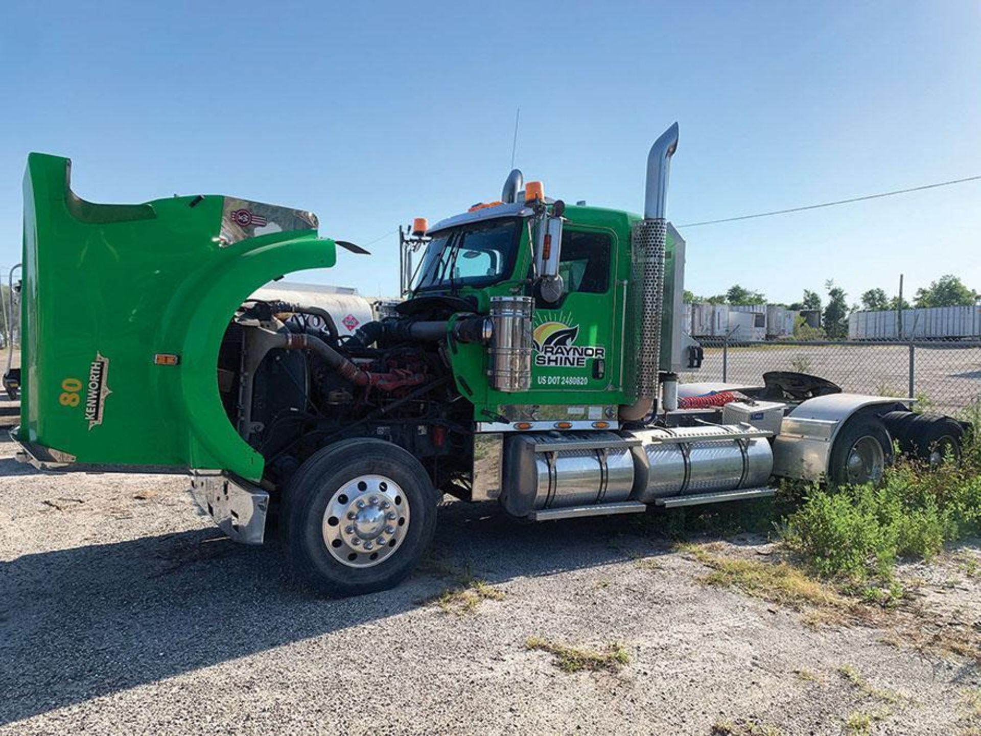 2009 KENWORTH W900L T/A TRACTOR, CUMMINS ISX550 DIESEL ENGINE, 345,005 MILES, WET KIT, ALUMINUM CHAI - Image 4 of 12