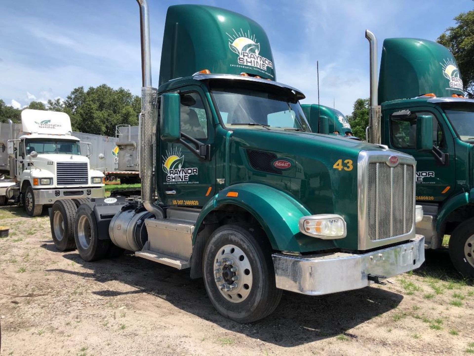 2015 PETERBILT 576 T/A DAY CAB TRACTOR, PACCAR MX13-13 DIESEL ENGINE, EATON FULLER FRO16210C TRANSMI