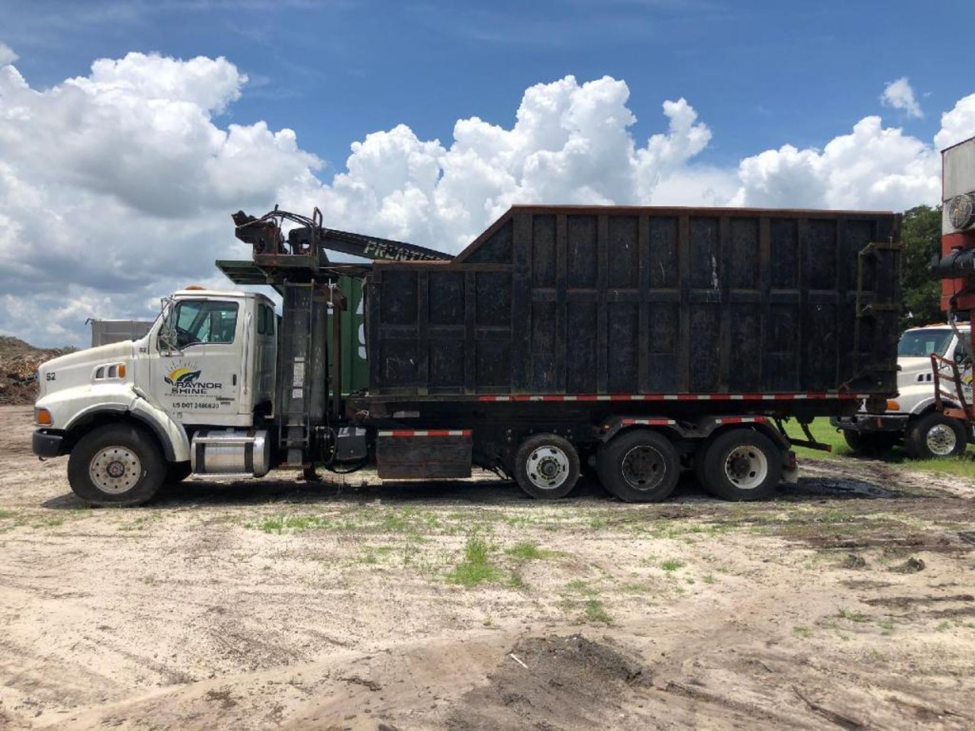 2005 STERLING 9513 GRAPPLE TRUCK, PRENTICE 124 GRAPPLE ARM, GALBREATH ROLL-OFF BED, MODEL US-OR-194, - Image 5 of 9