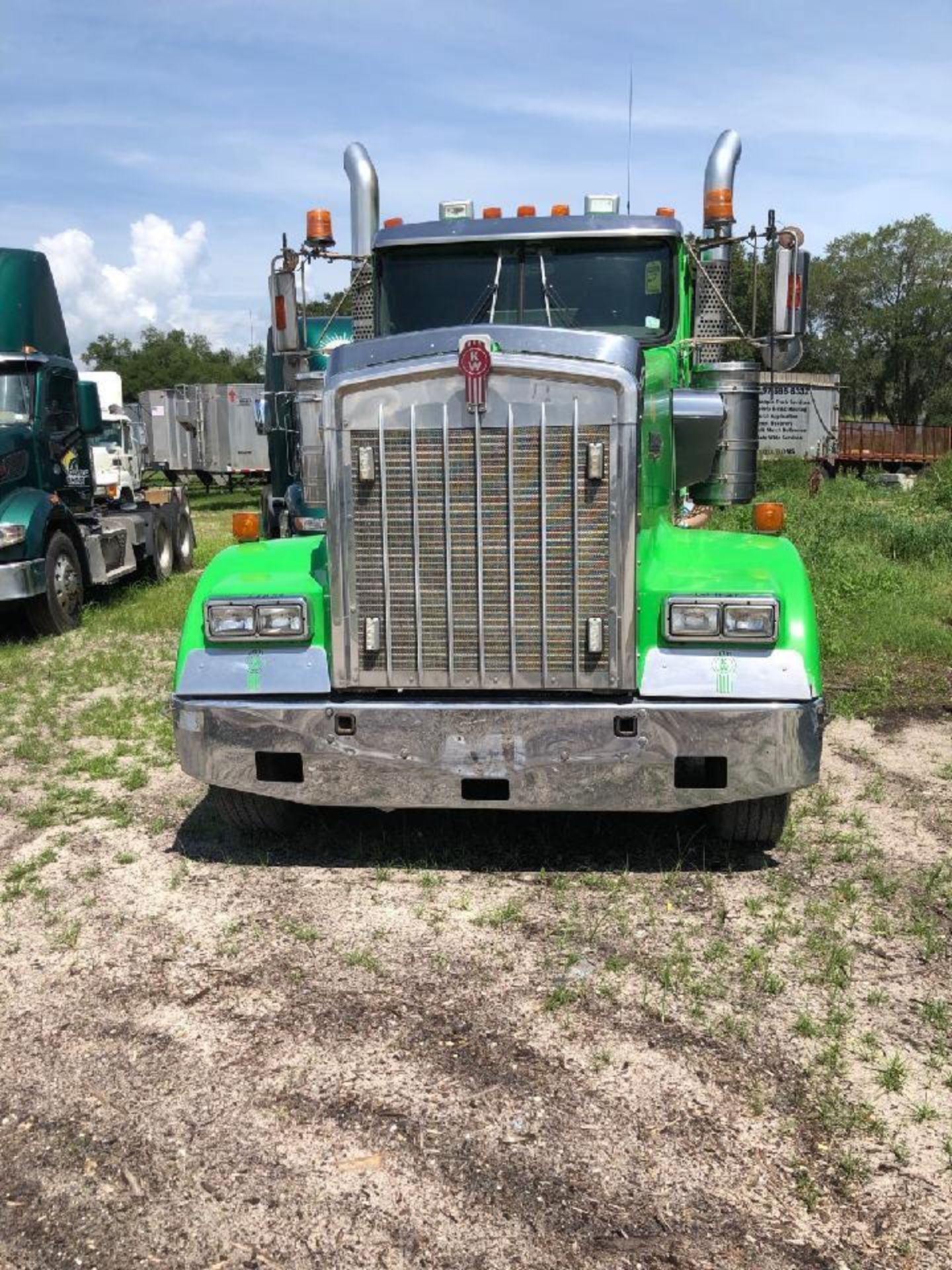 2009 KENWORTH W900L T/A TRACTOR, CUMMINS ISX550 DIESEL ENGINE, 345,005 MILES, WET KIT, ALUMINUM CHAI - Image 6 of 12