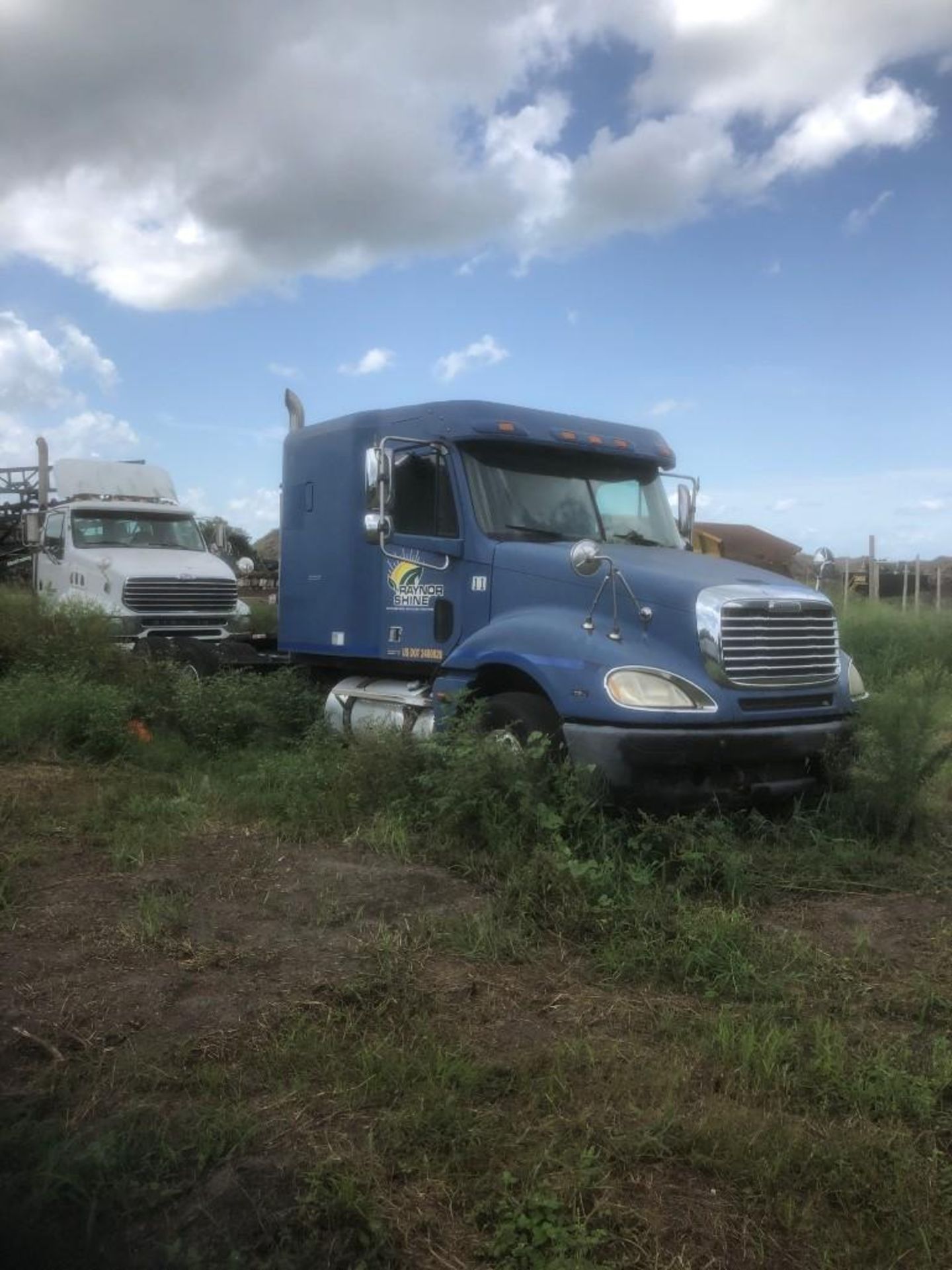 2005 FREIGHTLINER CL-120 T/A TRACTOR YARD TRUCK, VIN 1FUJA6V1SLV08441, 48'' FLAT TOP SLEEPER CAB, 6X - Image 3 of 8