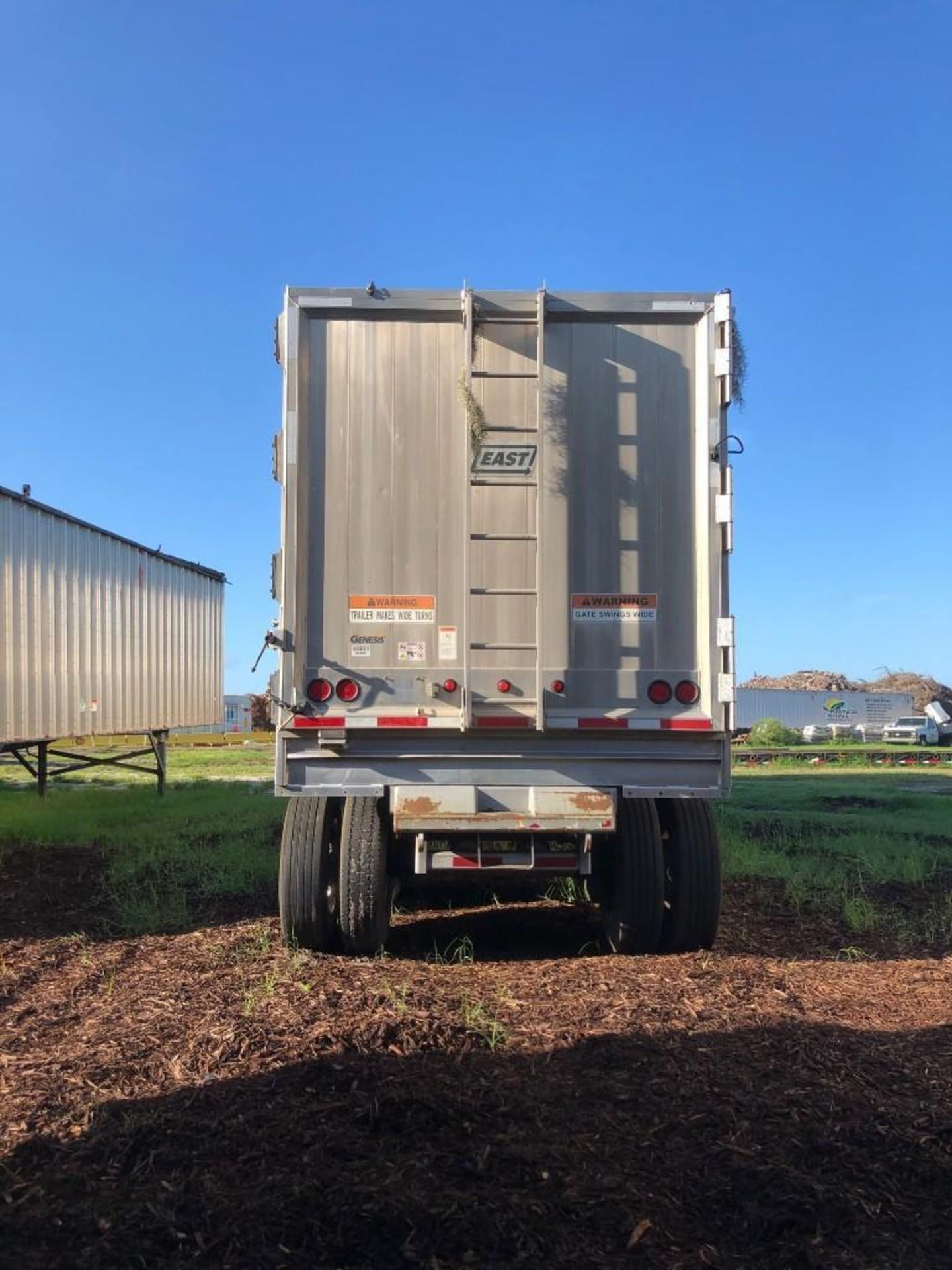 2018 EAST GENESIS 48' T/A WALKING FLOOR TRAILER, GVWR 80,000 LB., 23,000 LB. AXLES, 8.25 X 22.5 WHEE - Image 9 of 12