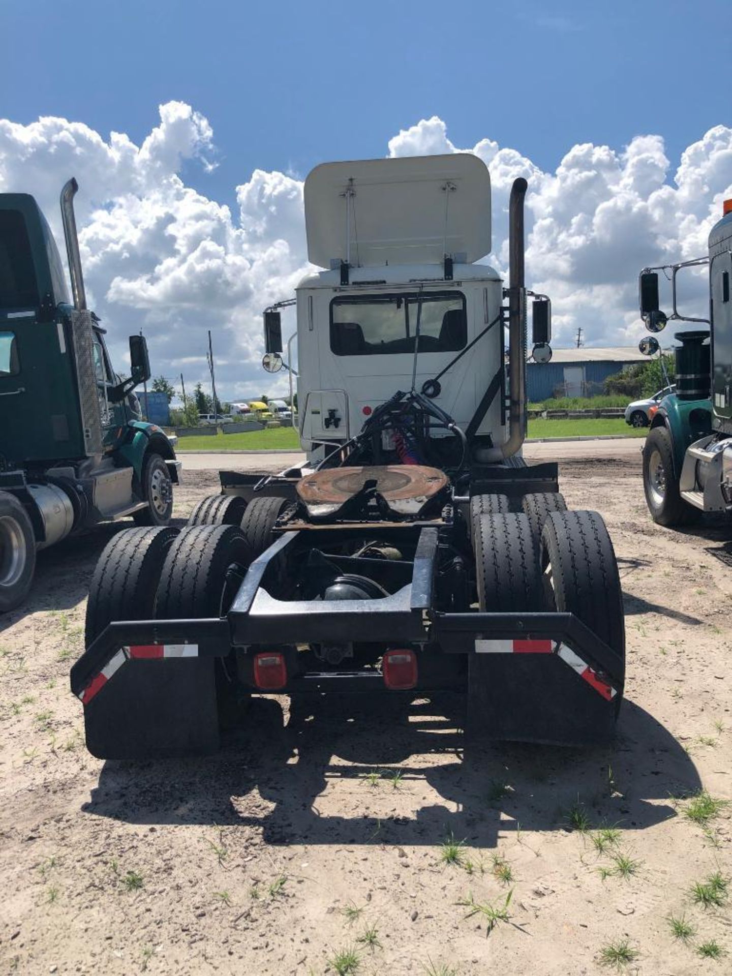 2016 MACK CHU613 T/A DAY CAB TRACTOR, MACK MP8 L6 12.7 L DIESEL ENGINE, 283,175 MILES, WET KIT, AIR - Image 5 of 9