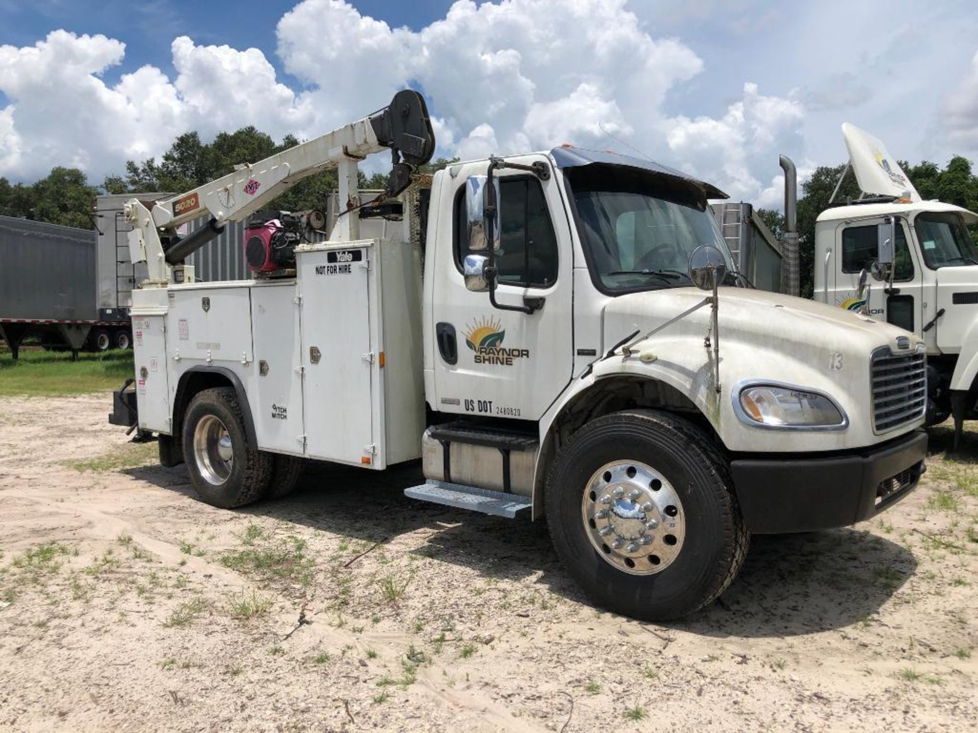 2008 FREIGHTLINER M2106V UTILITY TRUCK, VIN 1FVACXDJ98HZ53170, AUTO TRANSMISSION, WITH IMT5020 CRANE - Image 4 of 11