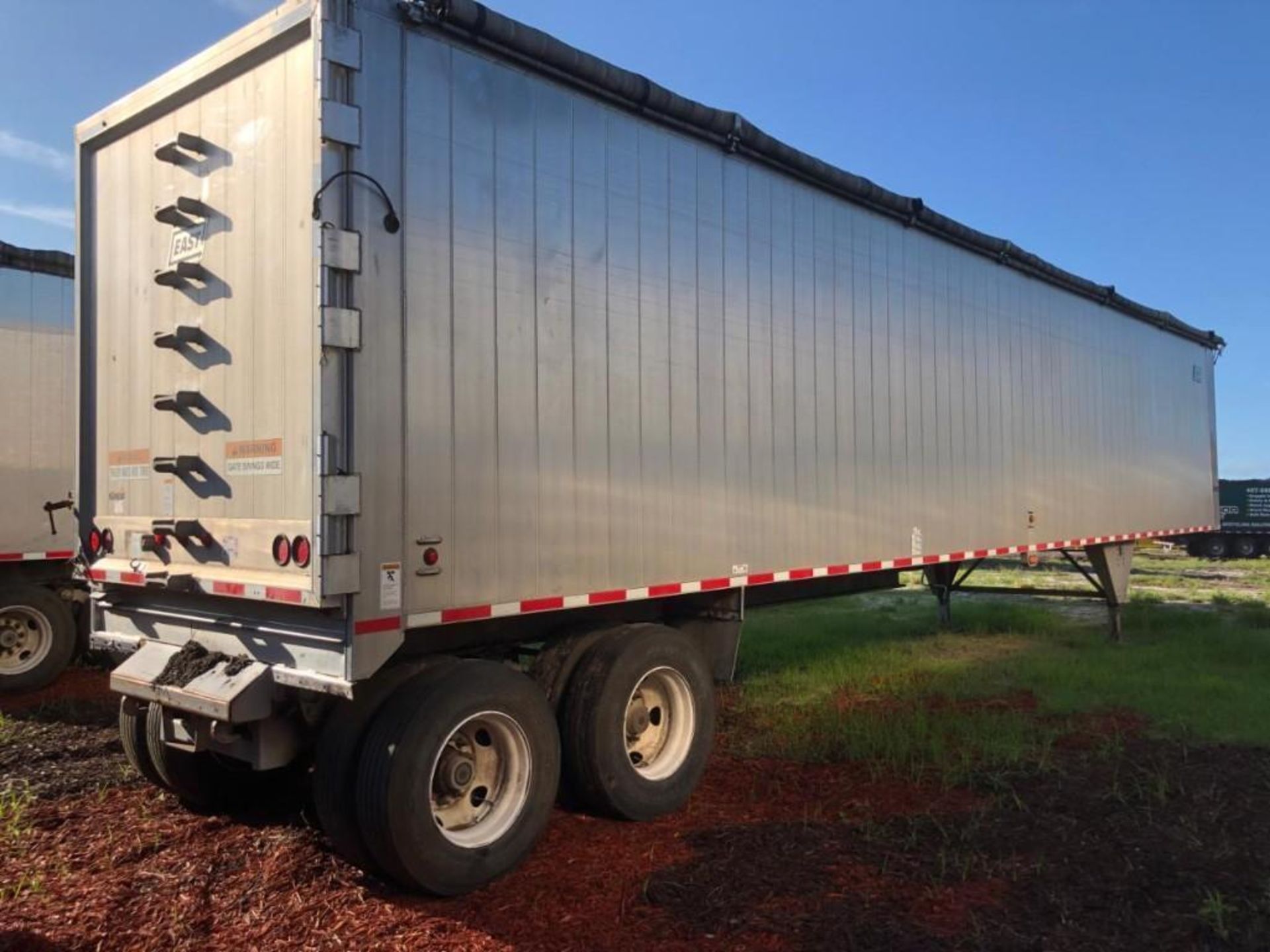 2016 EAST GENESIS 48' T/A WALKING FLOOR TRAILER, GVWR 80,000 LB., 23,000 LB. AXLES, 8.25 X 22.5 WHEE - Image 6 of 8