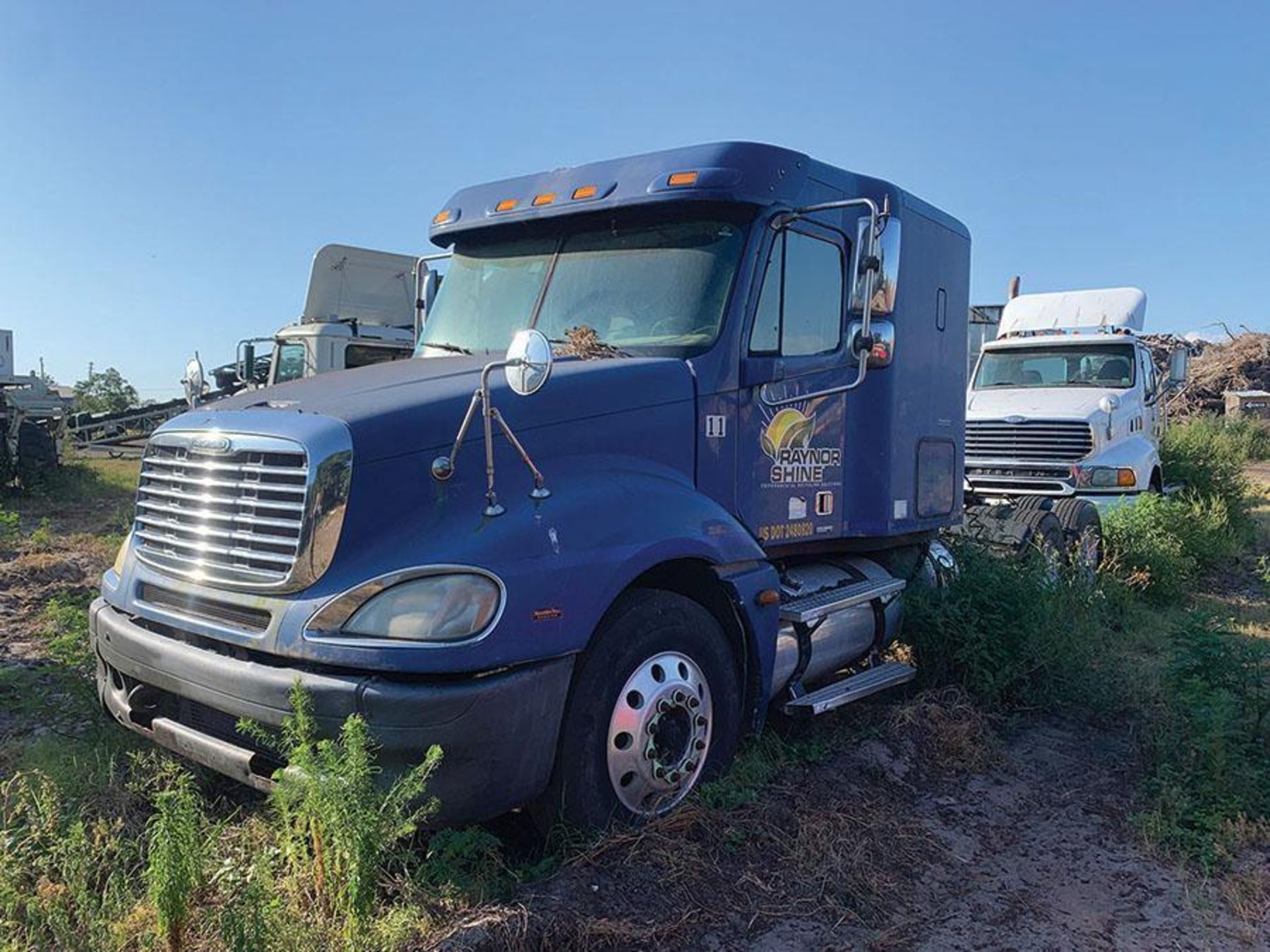 2005 FREIGHTLINER CL-120 T/A TRACTOR YARD TRUCK, VIN 1FUJA6V1SLV08441, 48'' FLAT TOP SLEEPER CAB, 6X