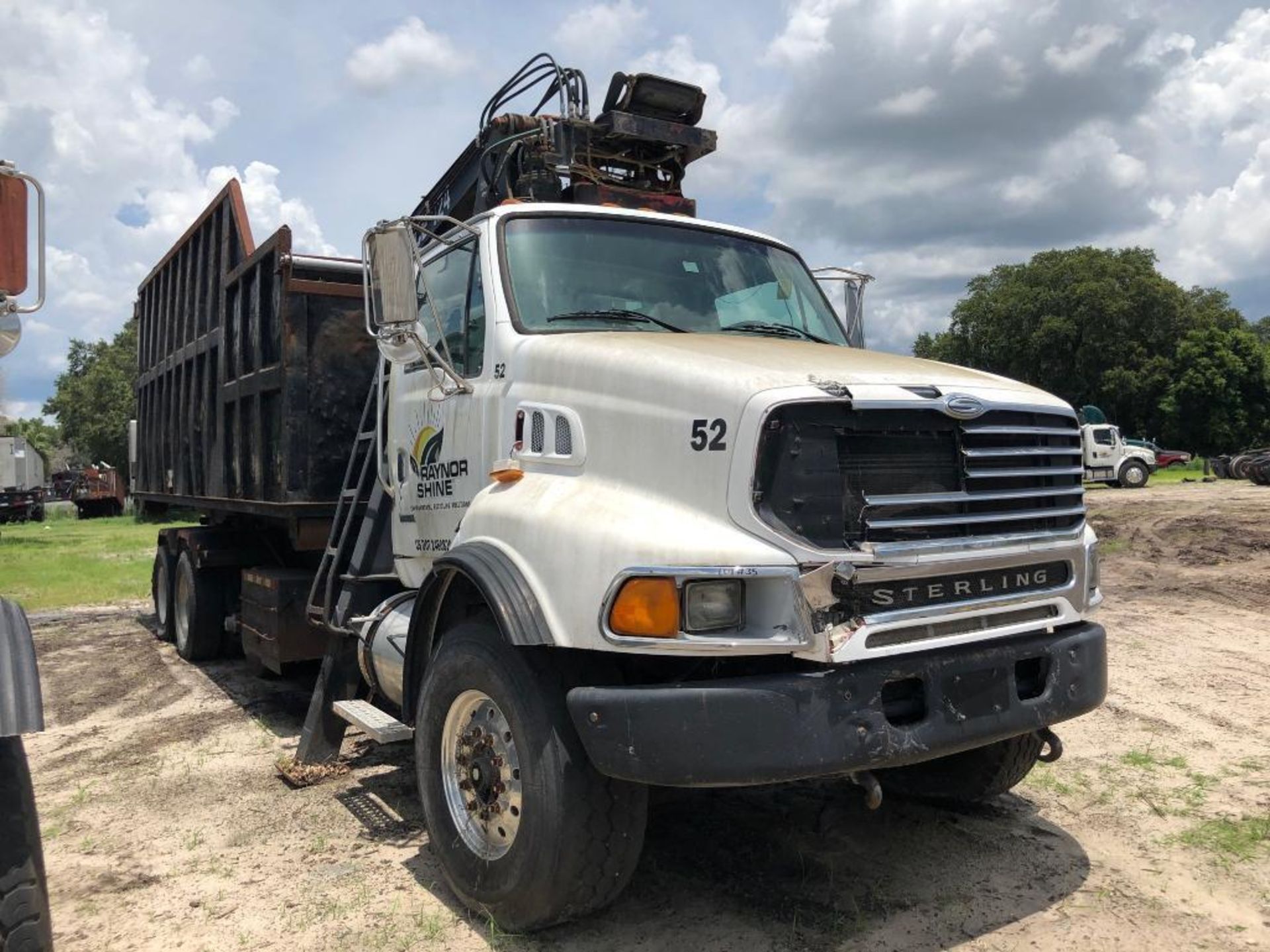 2005 STERLING 9513 GRAPPLE TRUCK, PRENTICE 124 GRAPPLE ARM, GALBREATH ROLL-OFF BED, MODEL US-OR-194, - Image 3 of 9