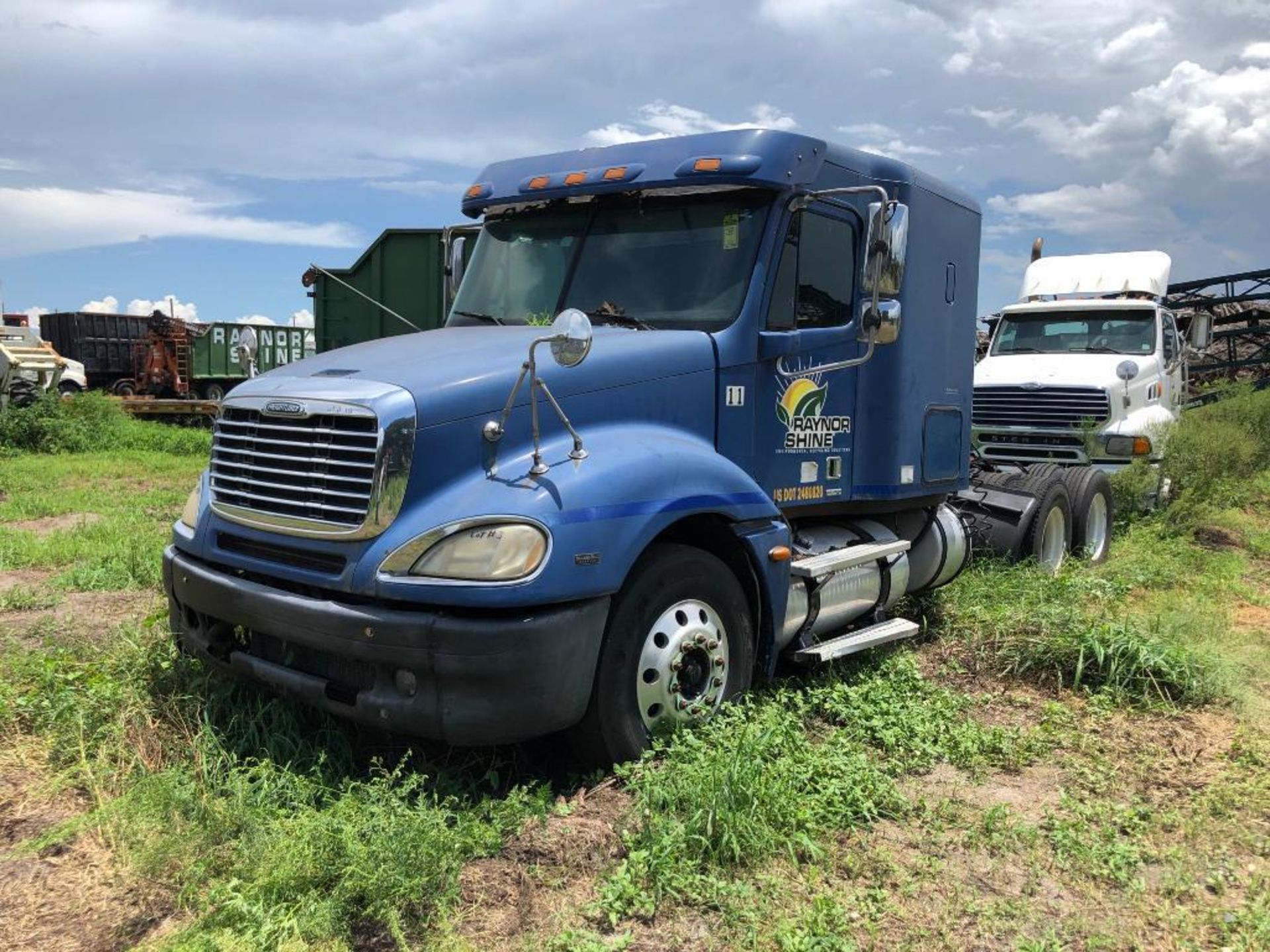 2005 FREIGHTLINER CL-120 T/A TRACTOR YARD TRUCK, VIN 1FUJA6V1SLV08441, 48'' FLAT TOP SLEEPER CAB, 6X - Image 5 of 8