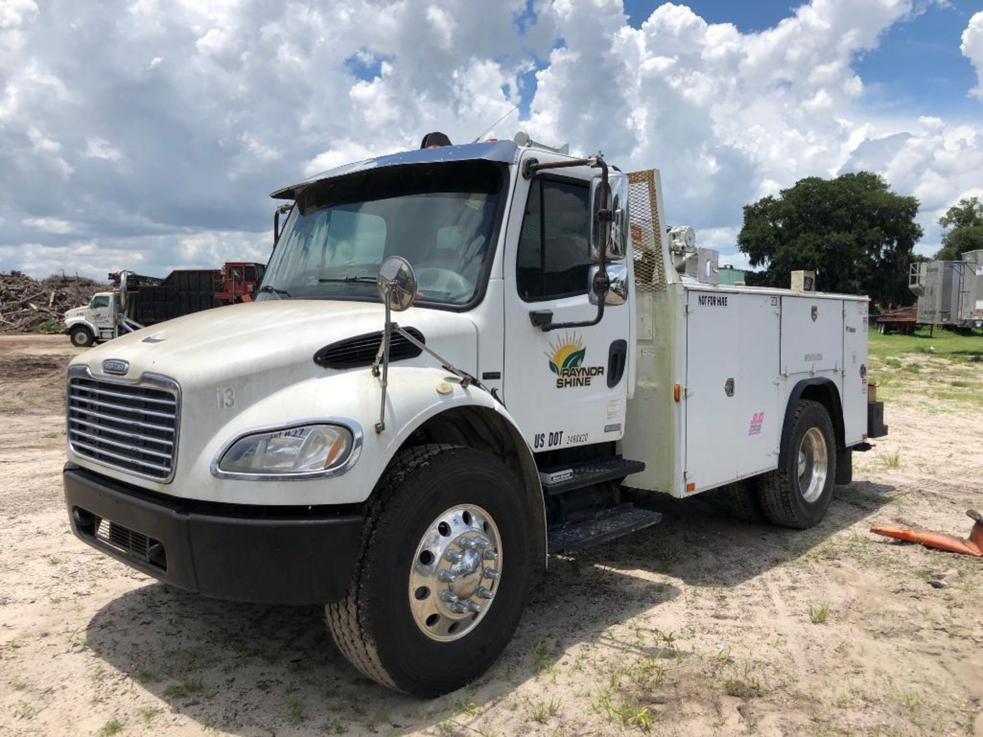 2008 FREIGHTLINER M2106V UTILITY TRUCK, VIN 1FVACXDJ98HZ53170, AUTO TRANSMISSION, WITH IMT5020 CRANE - Image 2 of 11