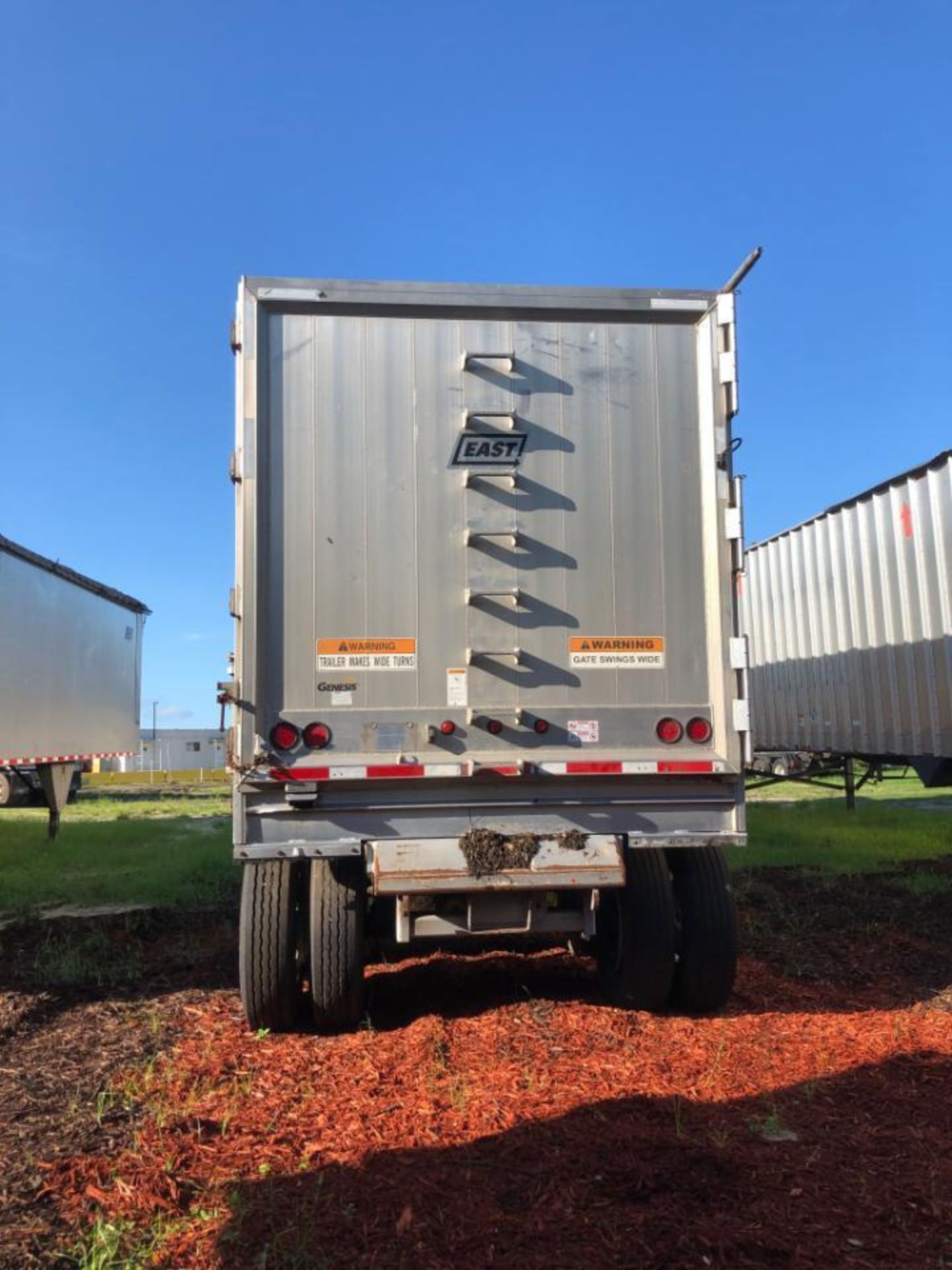 2016 EAST GENESIS 48' T/A WALKING FLOOR TRAILER, GVWR 80,000 LB., 23,000 LB. AXLES, 8.25 X 22.5 WHEE - Image 5 of 8