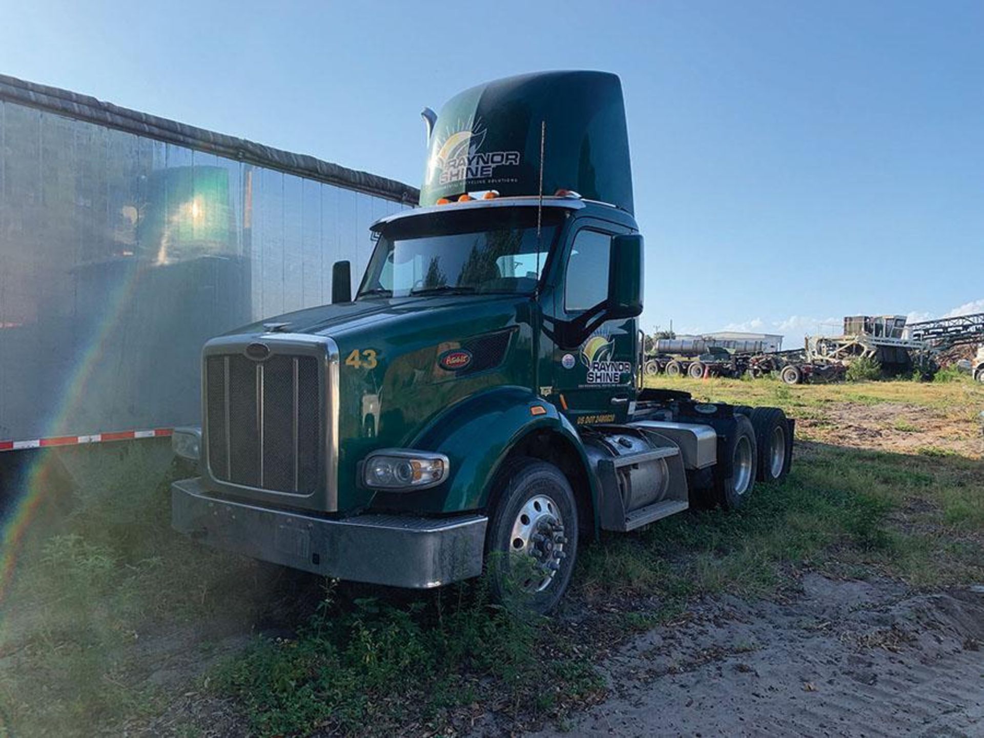 2015 PETERBILT 576 T/A DAY CAB TRACTOR, PACCAR MX13-13 DIESEL ENGINE, EATON FULLER FRO16210C TRANSMI - Image 3 of 7