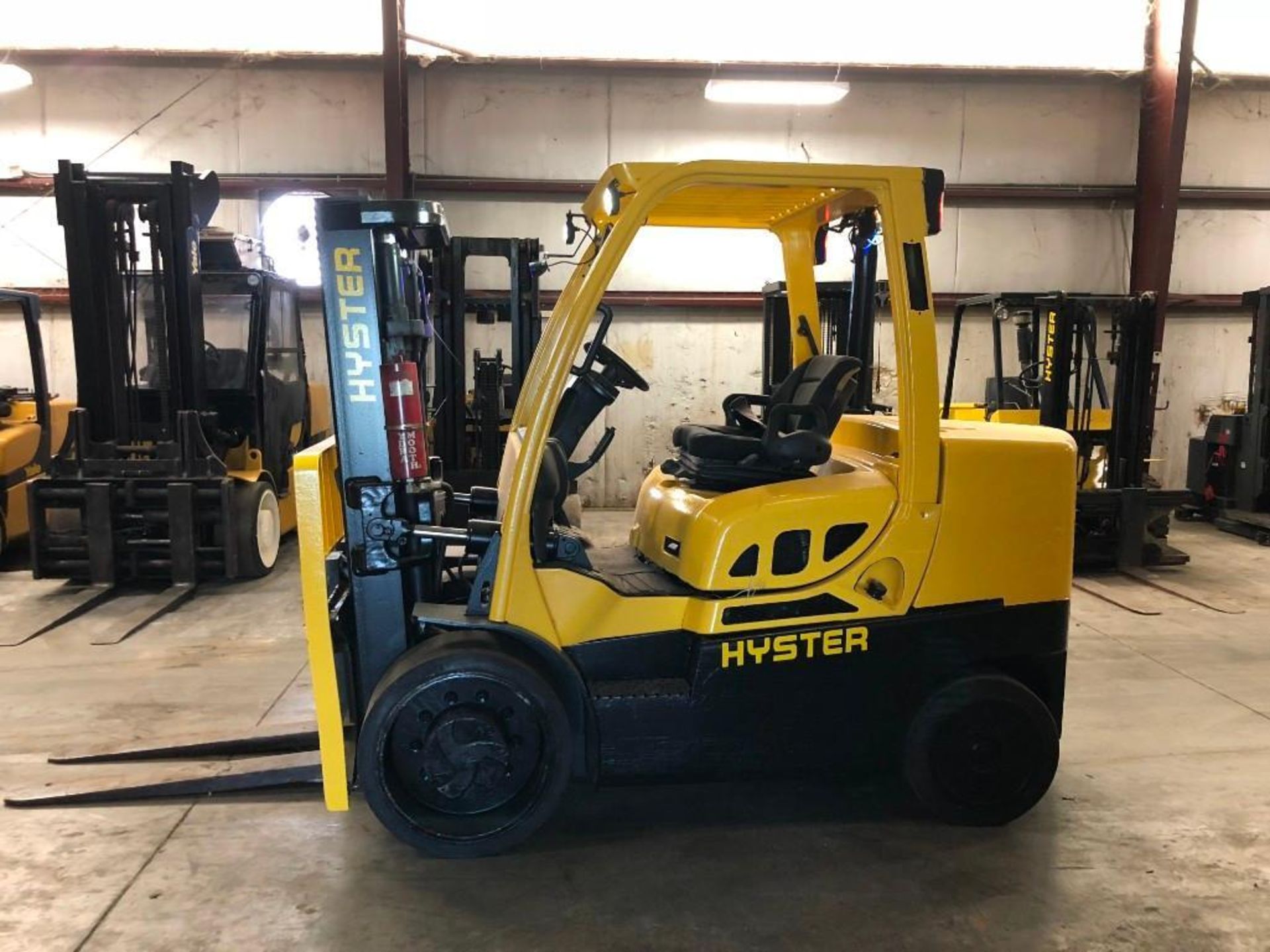 2017 HYSTER 15,000 LB. CAPACITY FORKLIFT, MODEL S155FT, SOLID TIRES, 2-STAGE MAST ***(LOCATED IN HAM - Image 4 of 12