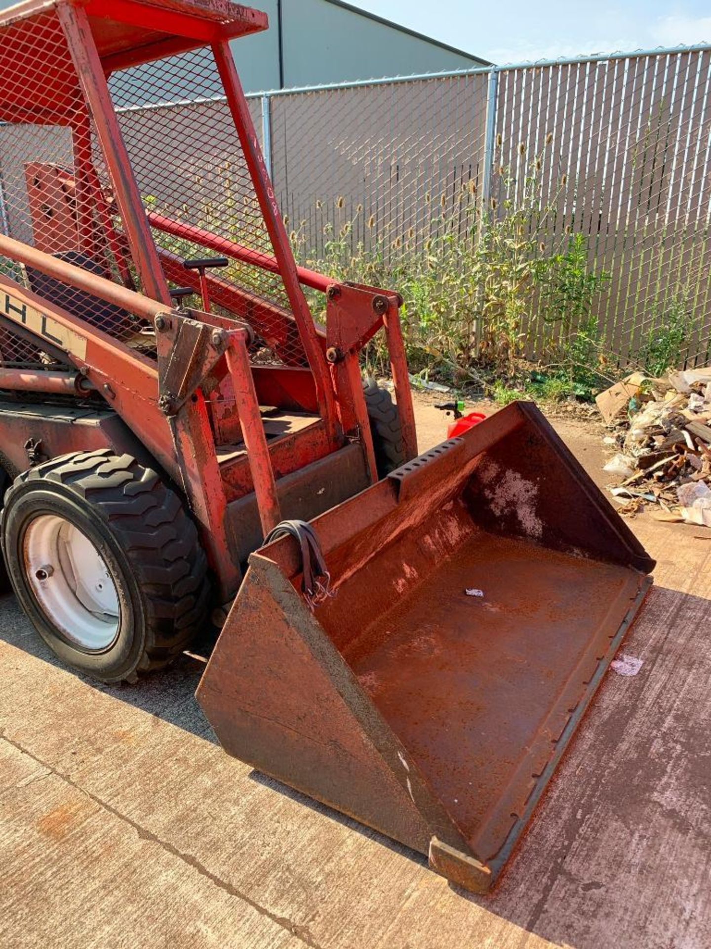 GEHL HYDRACAT 4400 SKID STEER, MODEL HL4400, S/N 001307, FORD IN-LINE 4-CYLINDER GAS ENGINE, 65'' BU - Image 3 of 6