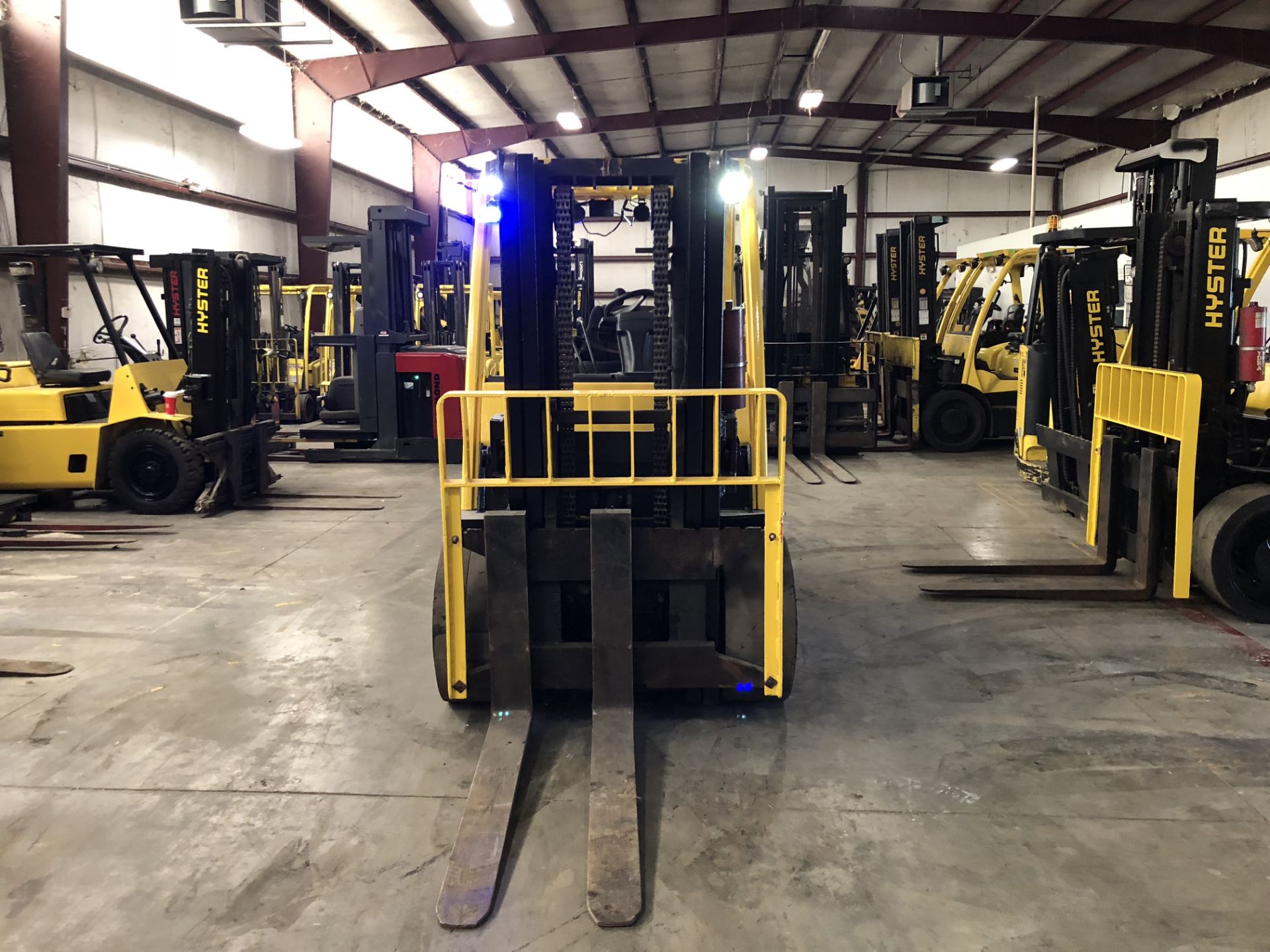 2017 HYSTER 15,000 LB. CAPACITY FORKLIFT, MODEL S155FT, SOLID TIRES, 2-STAGE MAST ***(LOCATED IN HAM - Image 3 of 12