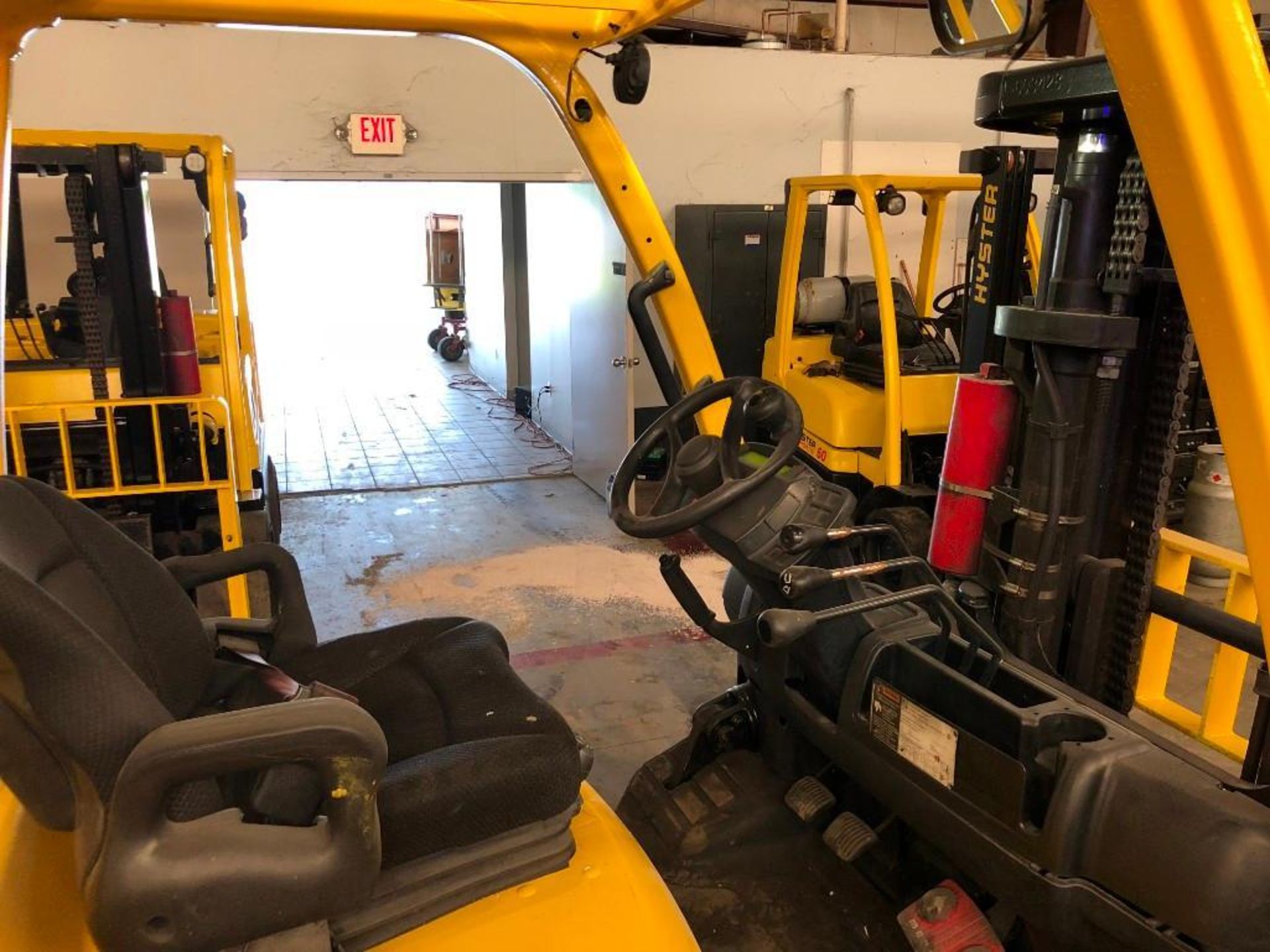 2017 HYSTER 15,000 LB. CAPACITY FORKLIFT, MODEL S155FT, SOLID TIRES, 2-STAGE MAST ***(LOCATED IN HAM - Image 10 of 12