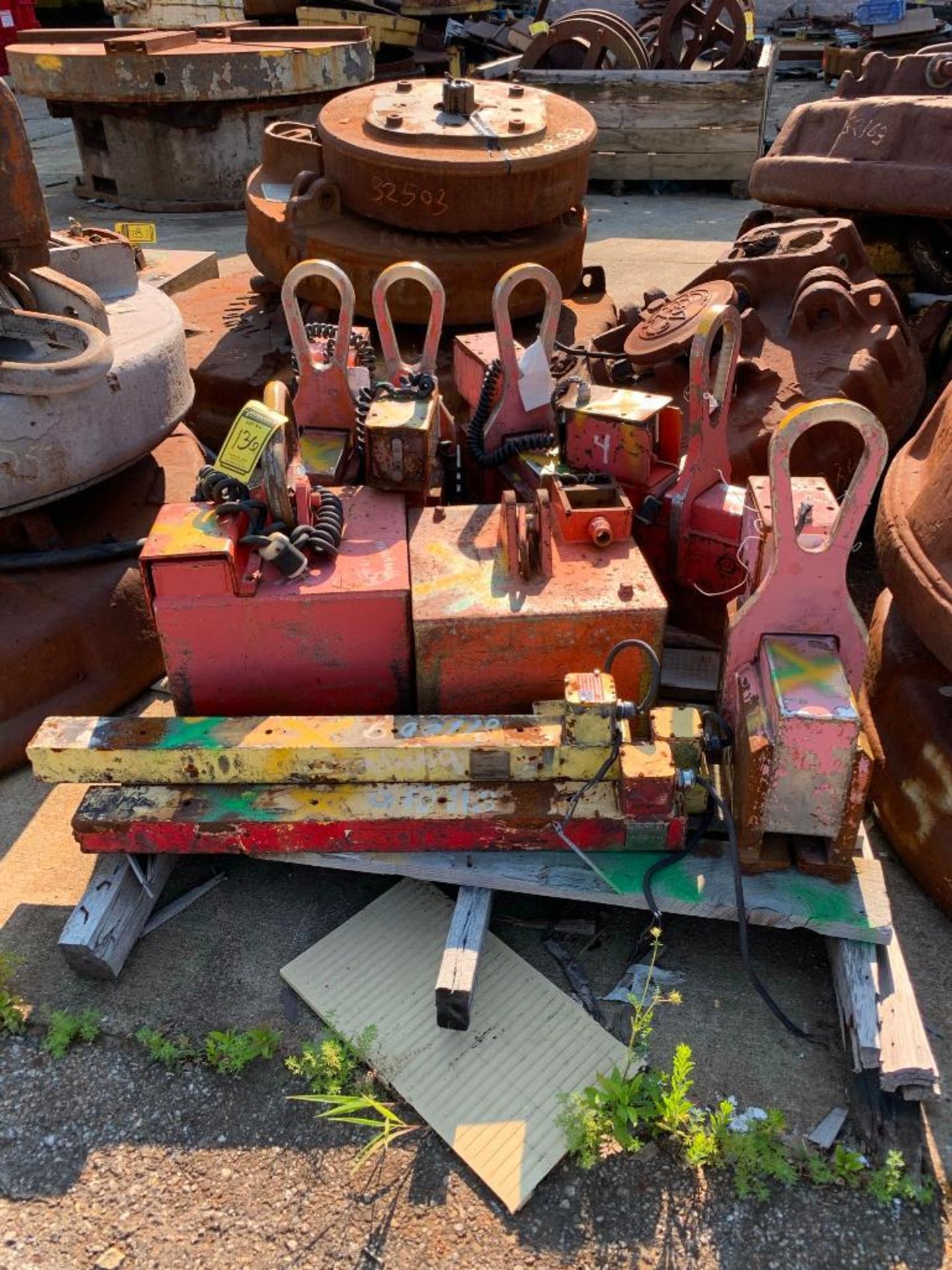 LARGE LOT OF COPPER AND ALUMINUM MAGNETS (OUT OF SERVICE) - Image 8 of 14