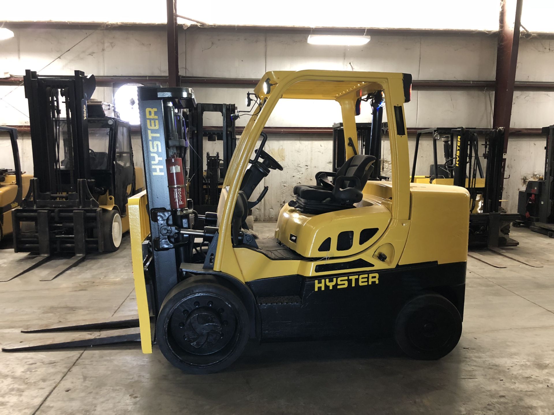 2017 HYSTER 15,000 LB. CAPACITY FORKLIFT, MODEL S155FT, SOLID TIRES, 2-STAGE MAST ***(LOCATED IN HAM - Image 9 of 12