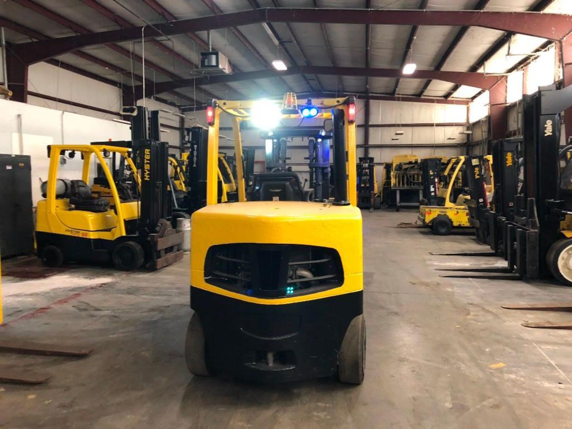 2017 HYSTER 15,000 LB. CAPACITY FORKLIFT, MODEL S155FT, SOLID TIRES, 2-STAGE MAST ***(LOCATED IN HAM - Image 8 of 12