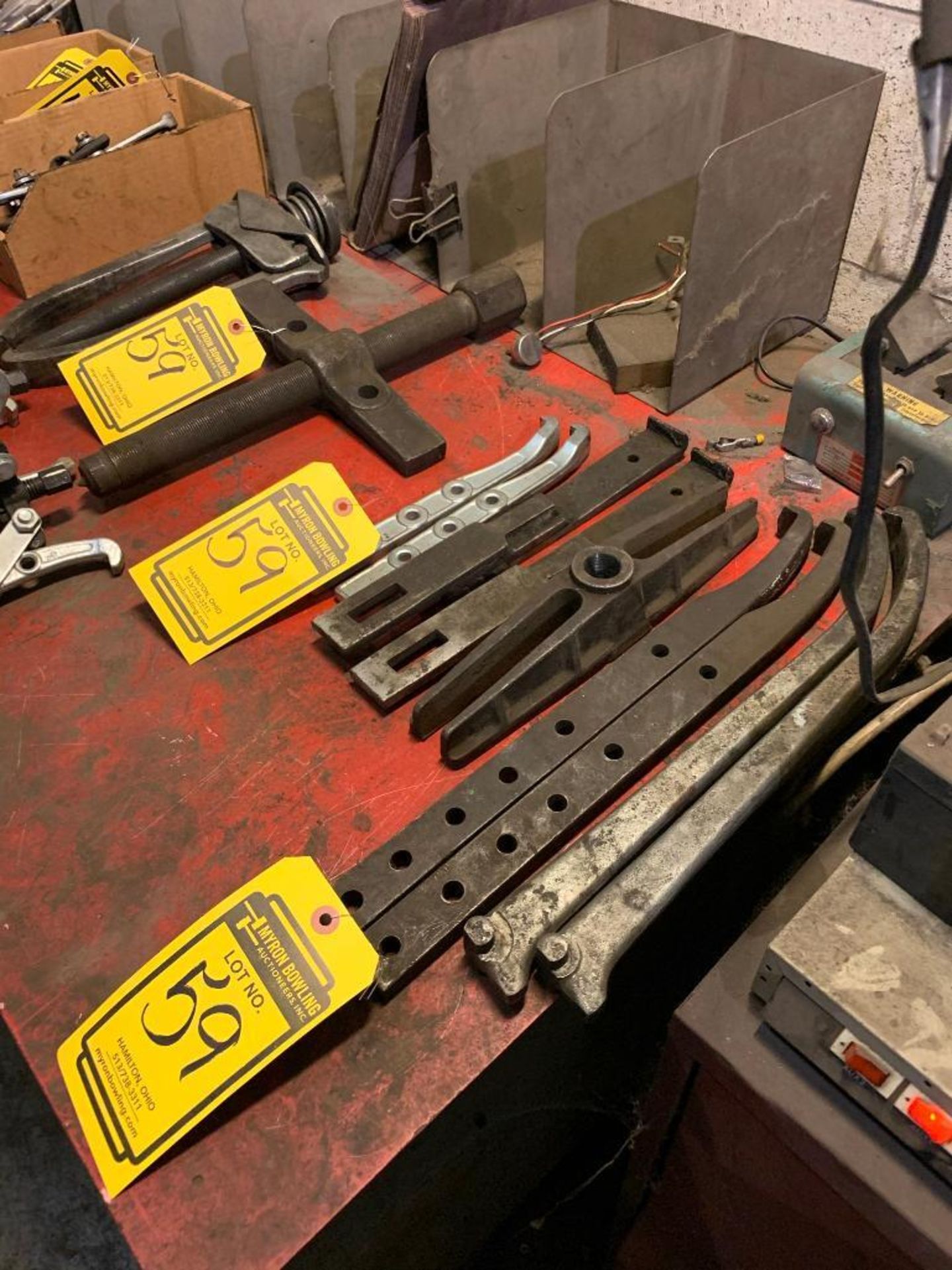 ASSORTED GEAR PULLER PARTS