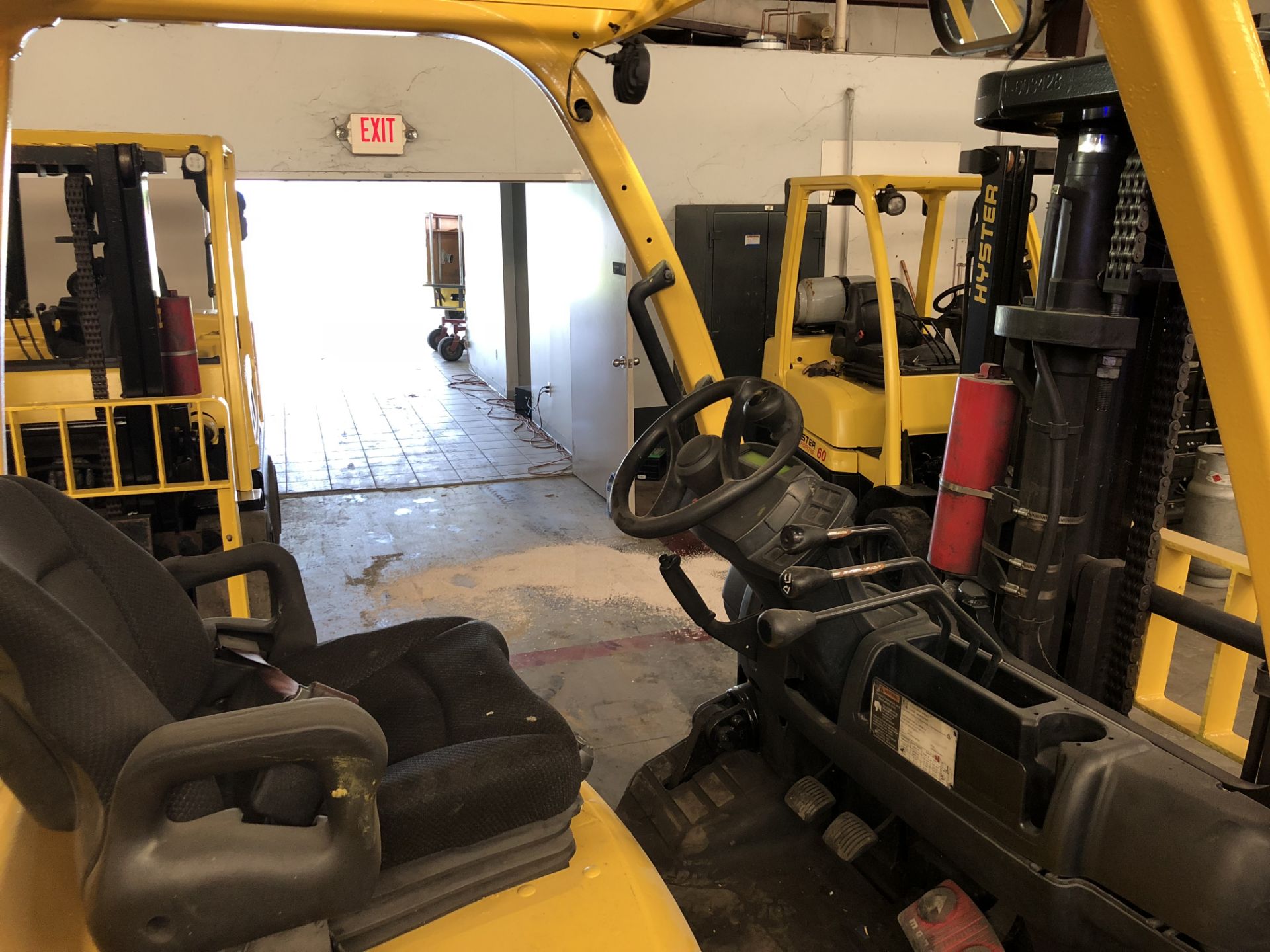 2017 HYSTER 15,000 LB. CAPACITY FORKLIFT, MODEL S155FT, SOLID TIRES, 2-STAGE MAST ***(LOCATED IN HAM - Image 2 of 12