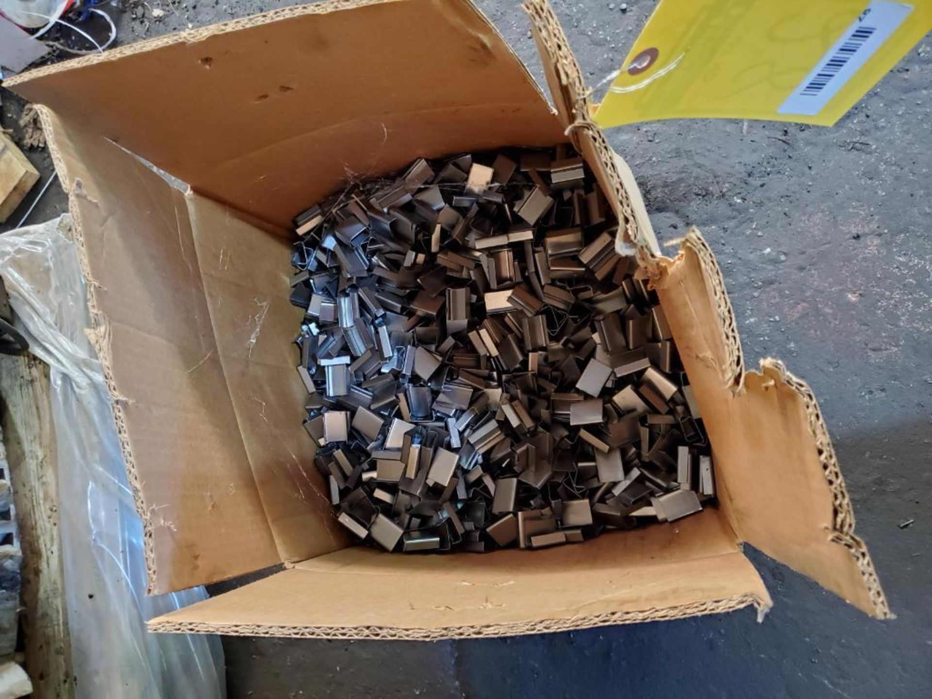 BOX OF BANDING CLIPS