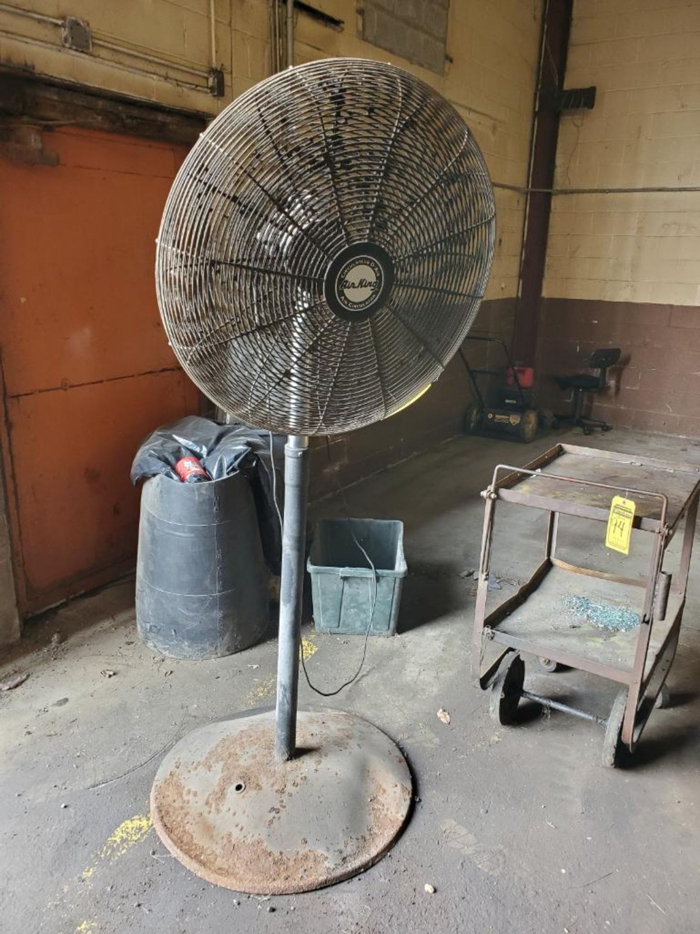 (5) INDUSTRIAL AND ASSORTED PEDESTAL FANS - Image 3 of 6