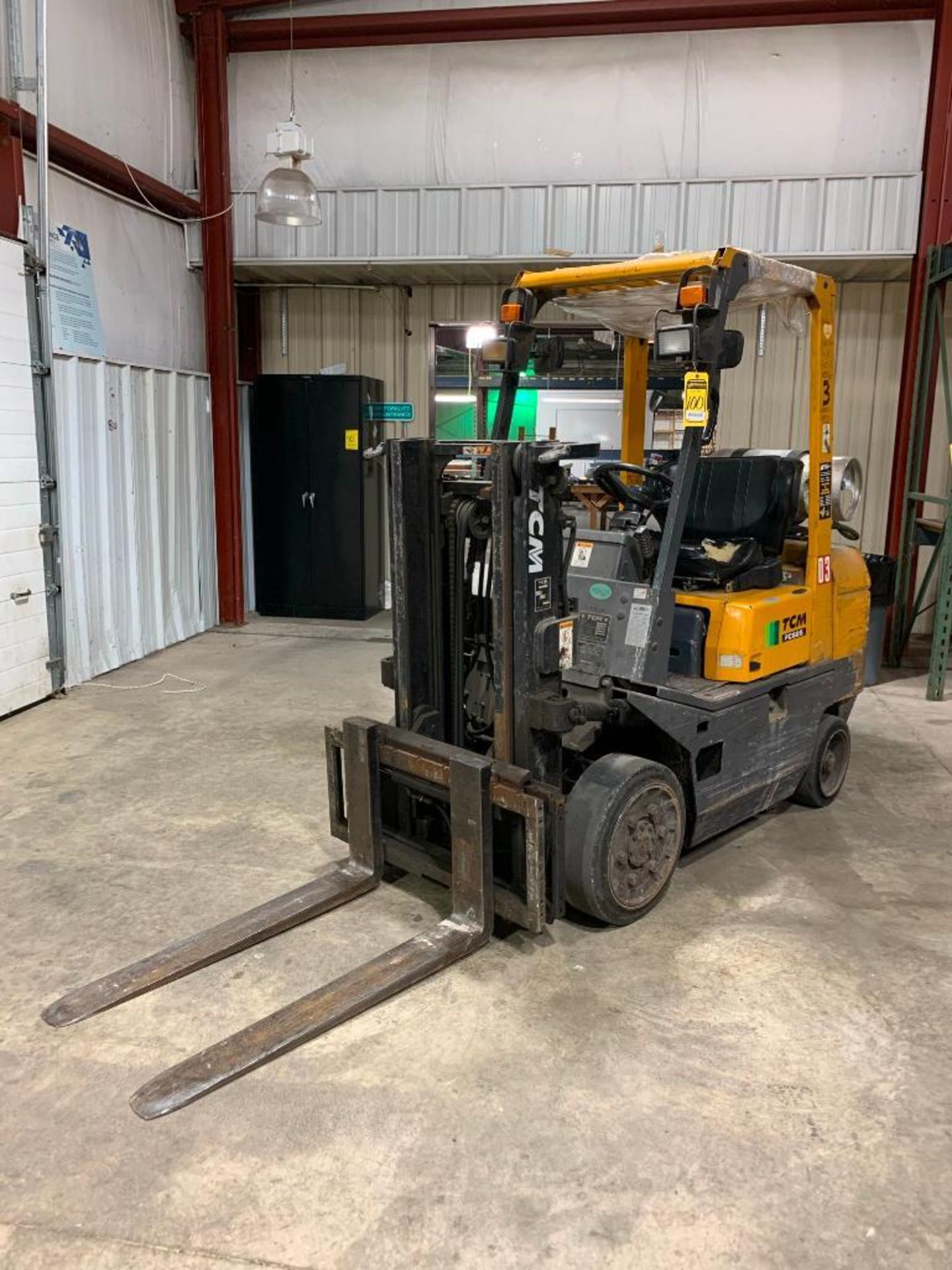 TCM 5,000 LB. CAPACITY LPG FORKLIFT, MODEL FCG25T7T, COMPACT 2-STAGE MAST, 82'' MAX. LOAD HEIGHT, 42