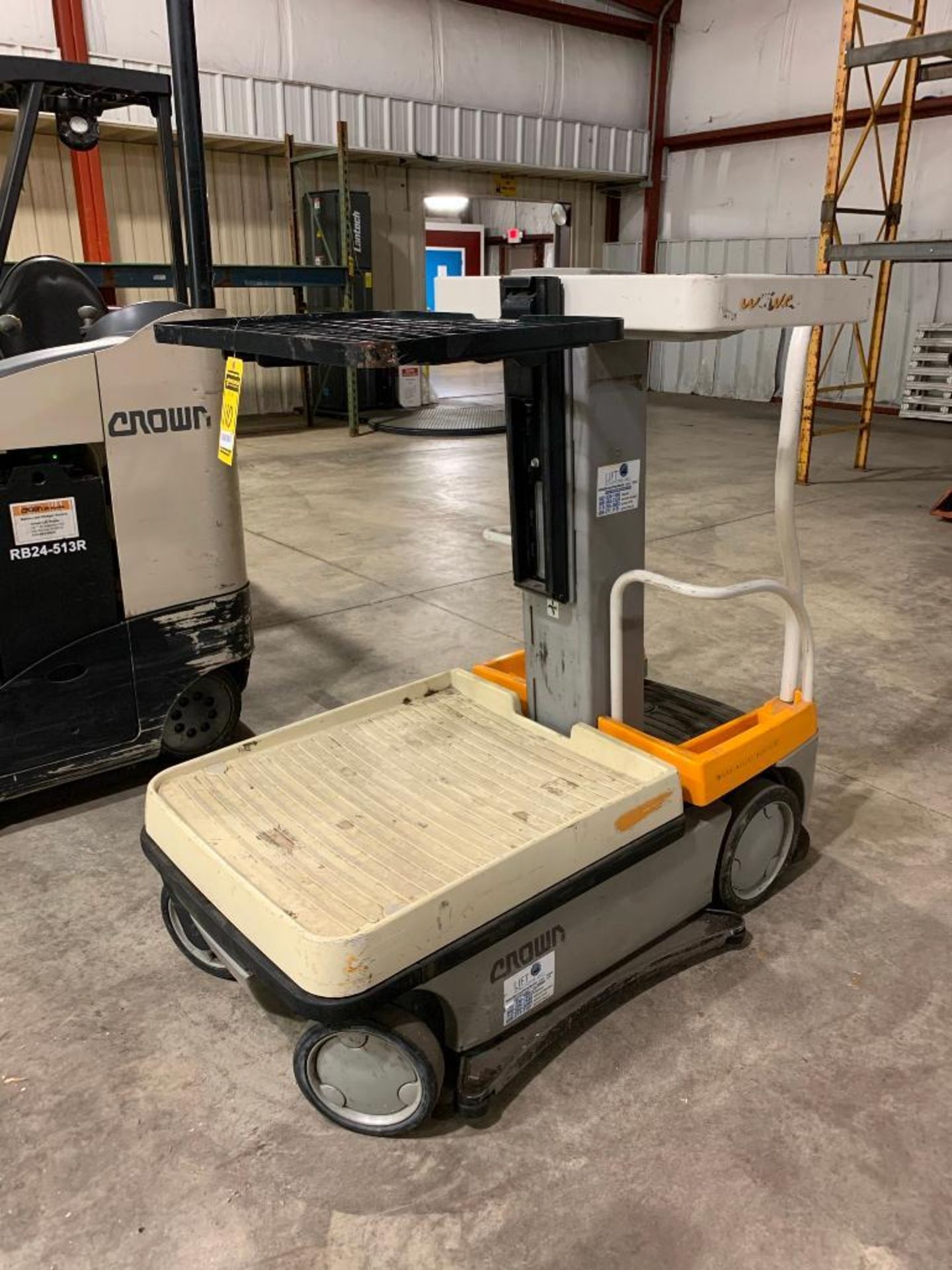 CROWN WORK ASSIST VEHICLE, MODEL WAV50-118, 24 V. W/ BATTERIES, S/N 9A150172 (UNIT WILL POWER UP, NO