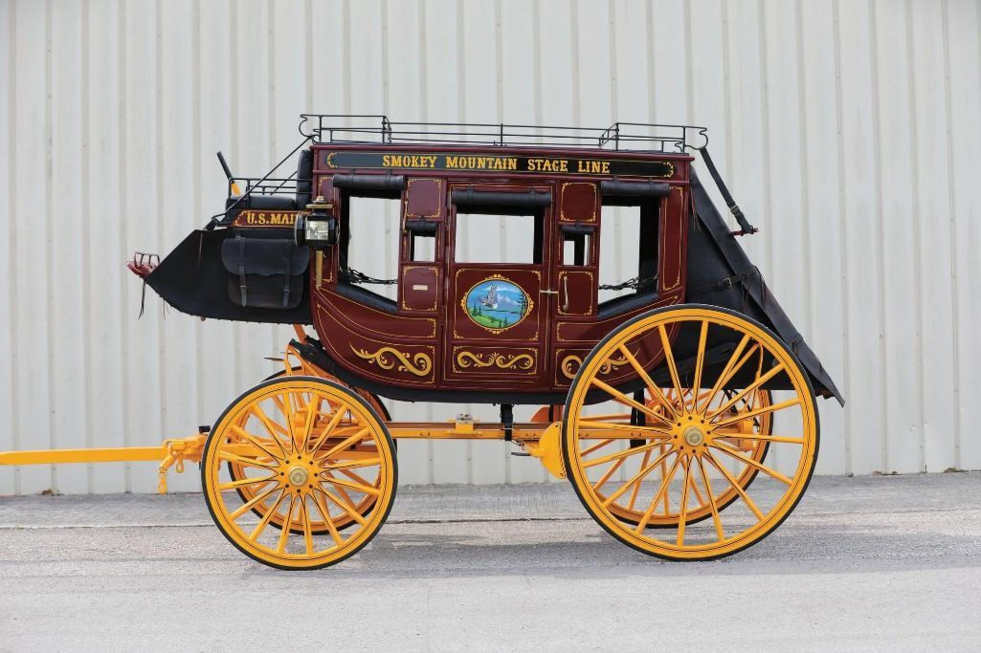 LATHAM Stagecoach, Built in Fortuna, Missouri in 2001, Mint Condition, Hooked Twice for Parades