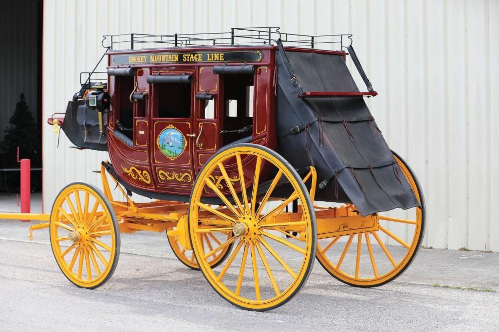 LATHAM Stagecoach, Built in Fortuna, Missouri in 2001, Mint Condition, Hooked Twice for Parades - Image 3 of 4