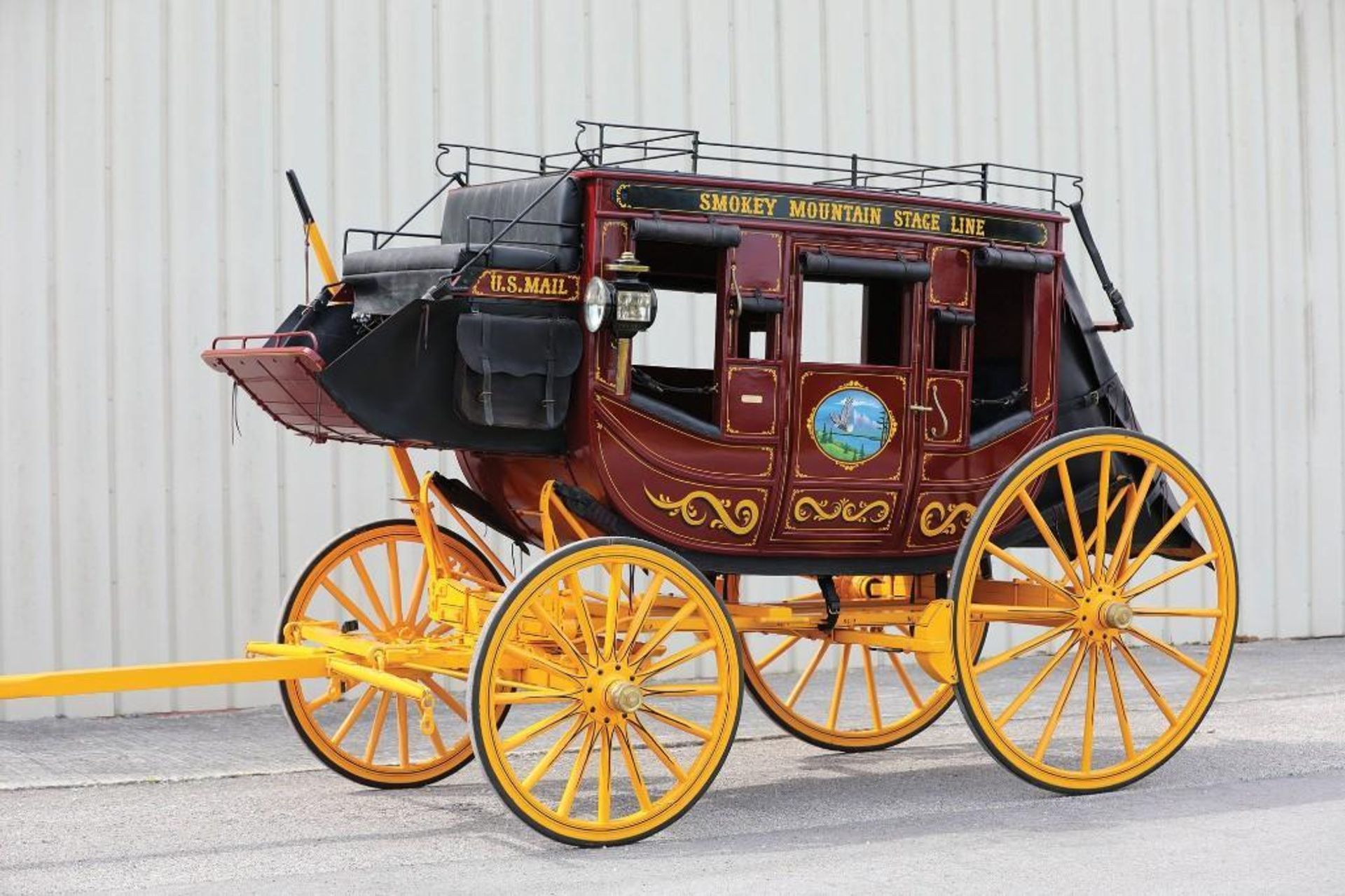 LATHAM Stagecoach, Built in Fortuna, Missouri in 2001, Mint Condition, Hooked Twice for Parades - Image 2 of 4