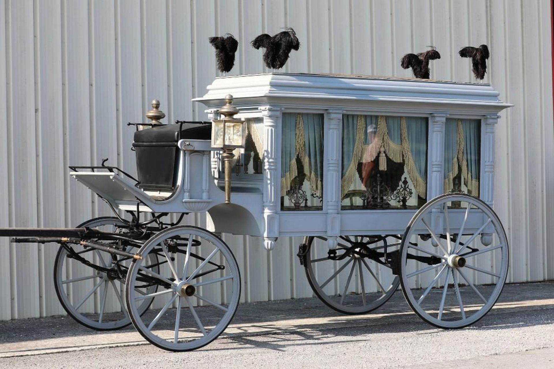 MERTS & RIDDLE HEARSE MFG. Hearse, Setup for 1, 2, or 4 Horse. Located in Ravenna, Ohio. Ornate Lamp - Image 2 of 5