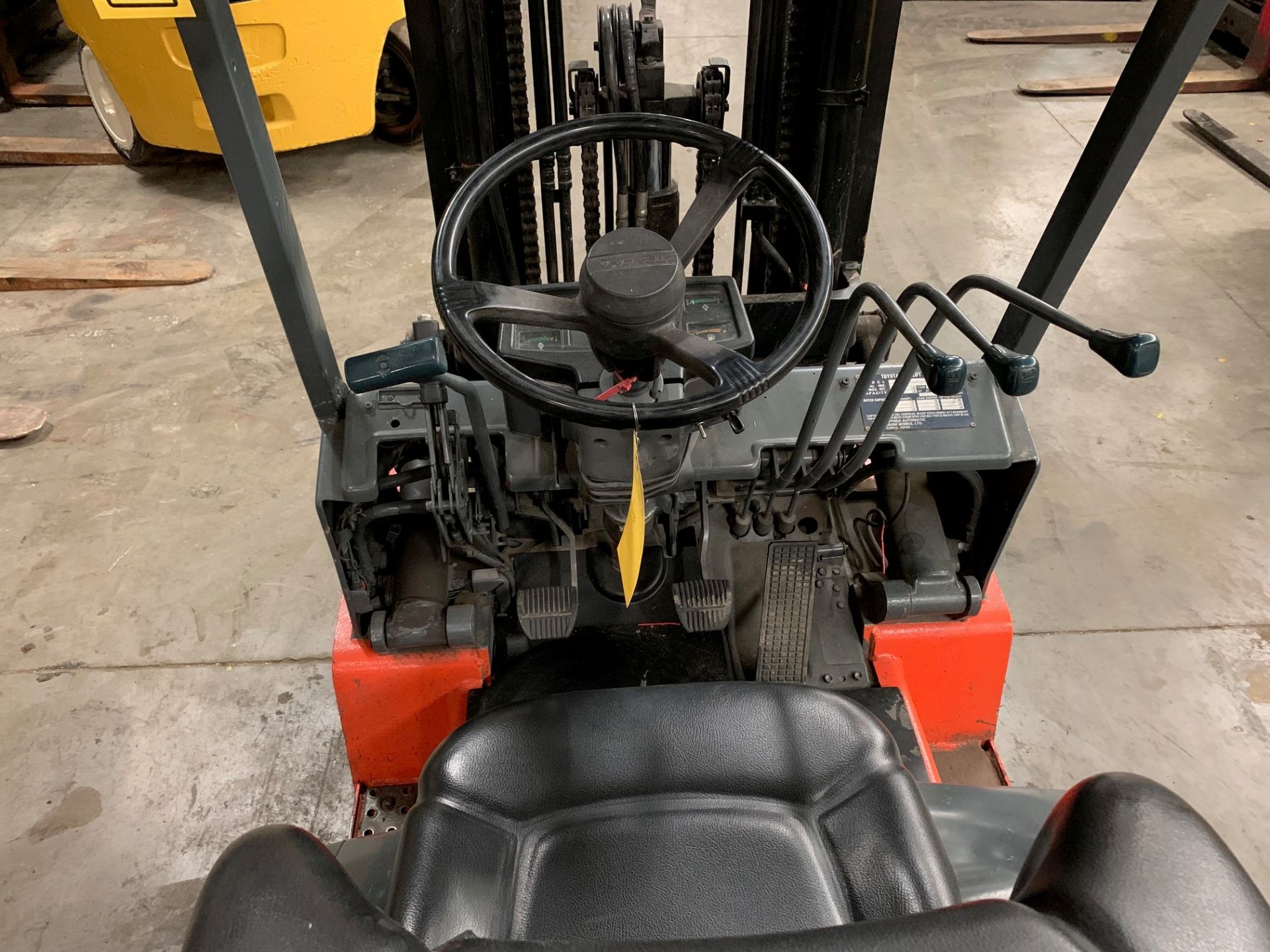 TOYOTA 5,000-LB. CAPACITY FORKLIFT, MODEL 5FGC25, S/N 71573, LPG, LEVER SHIFT TRANSMISSION, 3- - Image 10 of 10