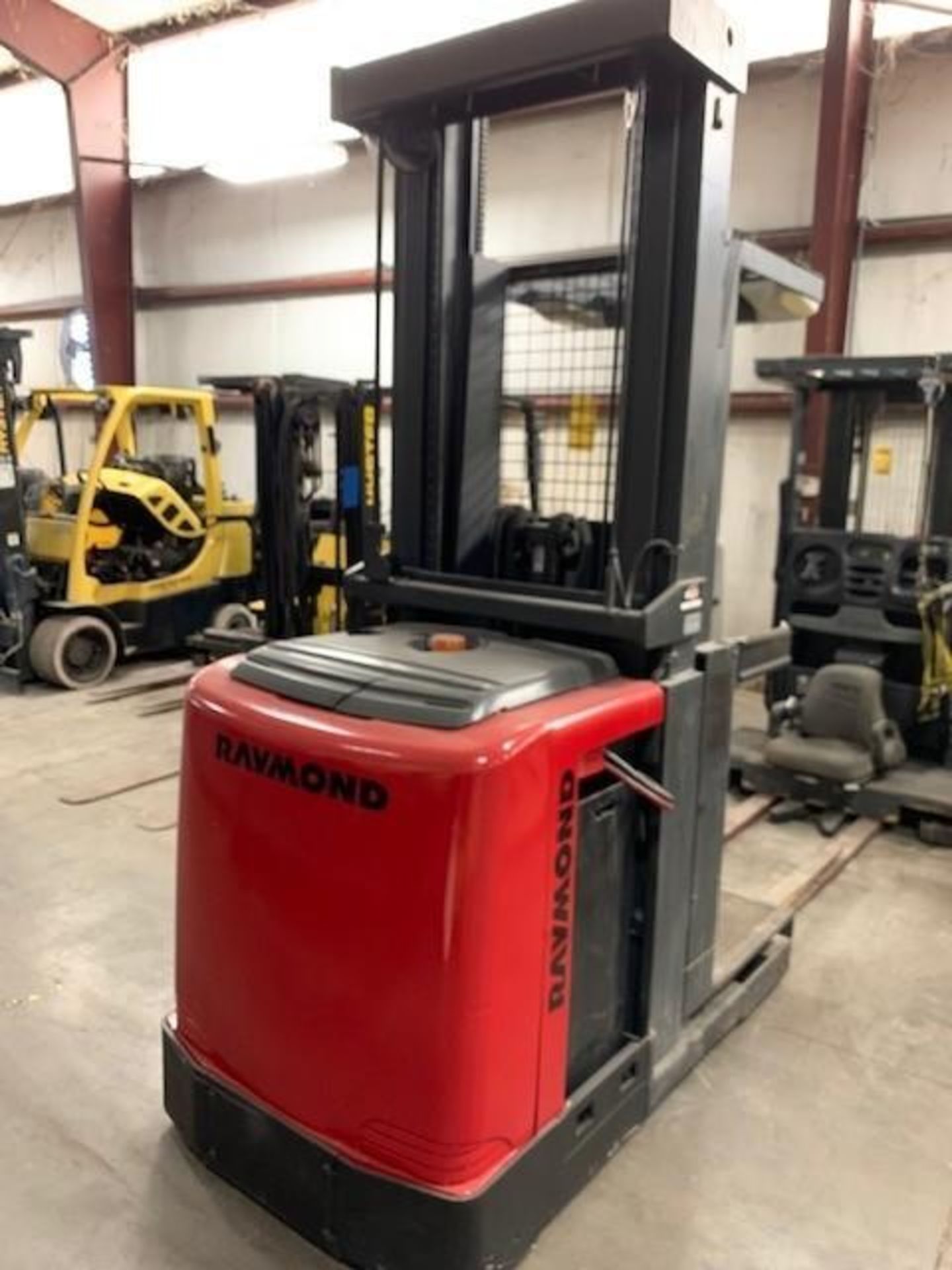 2007 RAYMOND 3,000-ON. CAPACITY ORDER PICKER, MODEL 520-OPC30TT, S/N 520-07-02214, 24-VOLT - Image 6 of 10