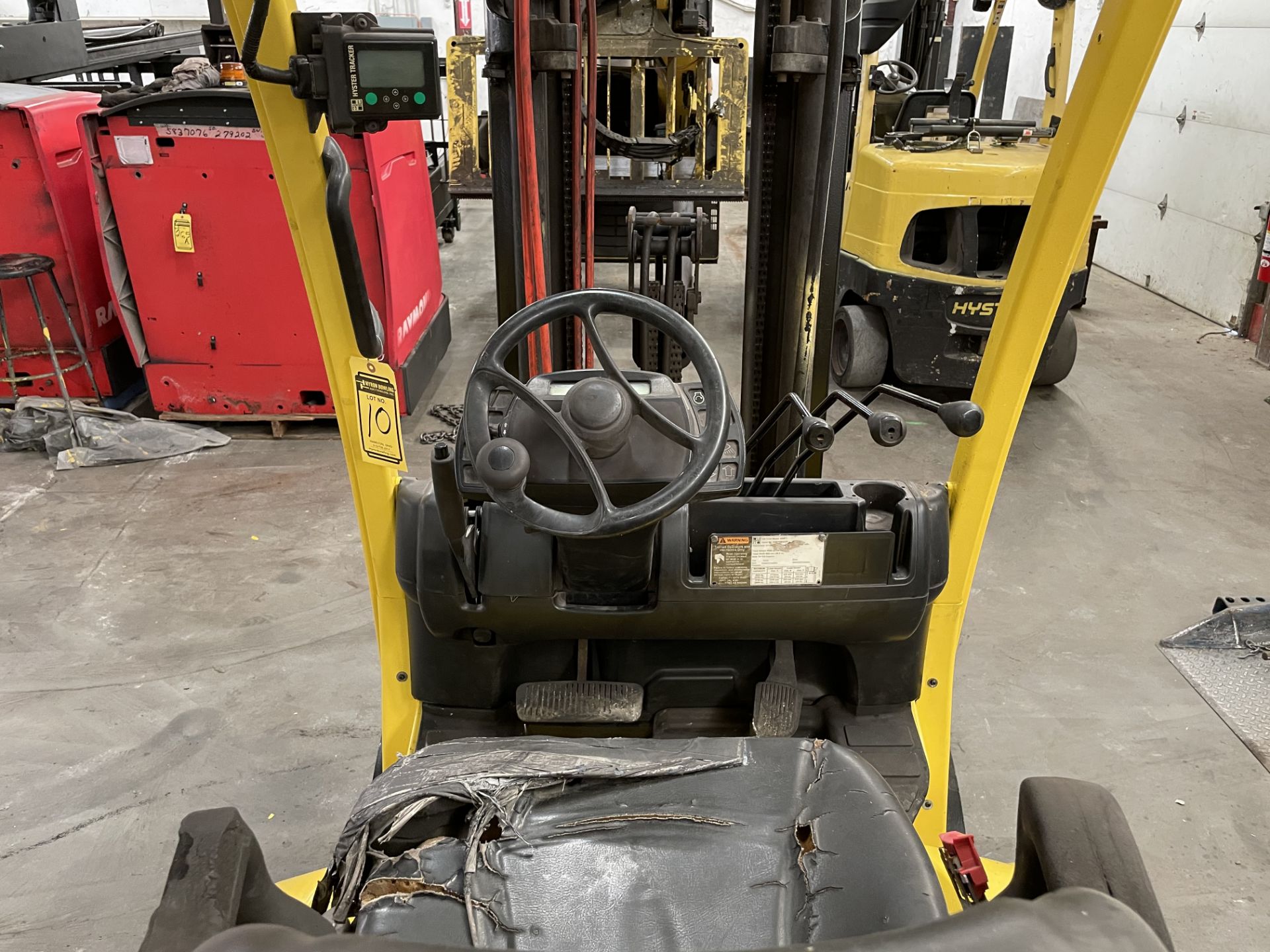 2016 HYSTER 6,000-LB. CAPACITY FORKLIFT, MODEL S60FT, S/N H187V05937P, LPG, SOLID TIRES, 3-STAGE - Image 5 of 5