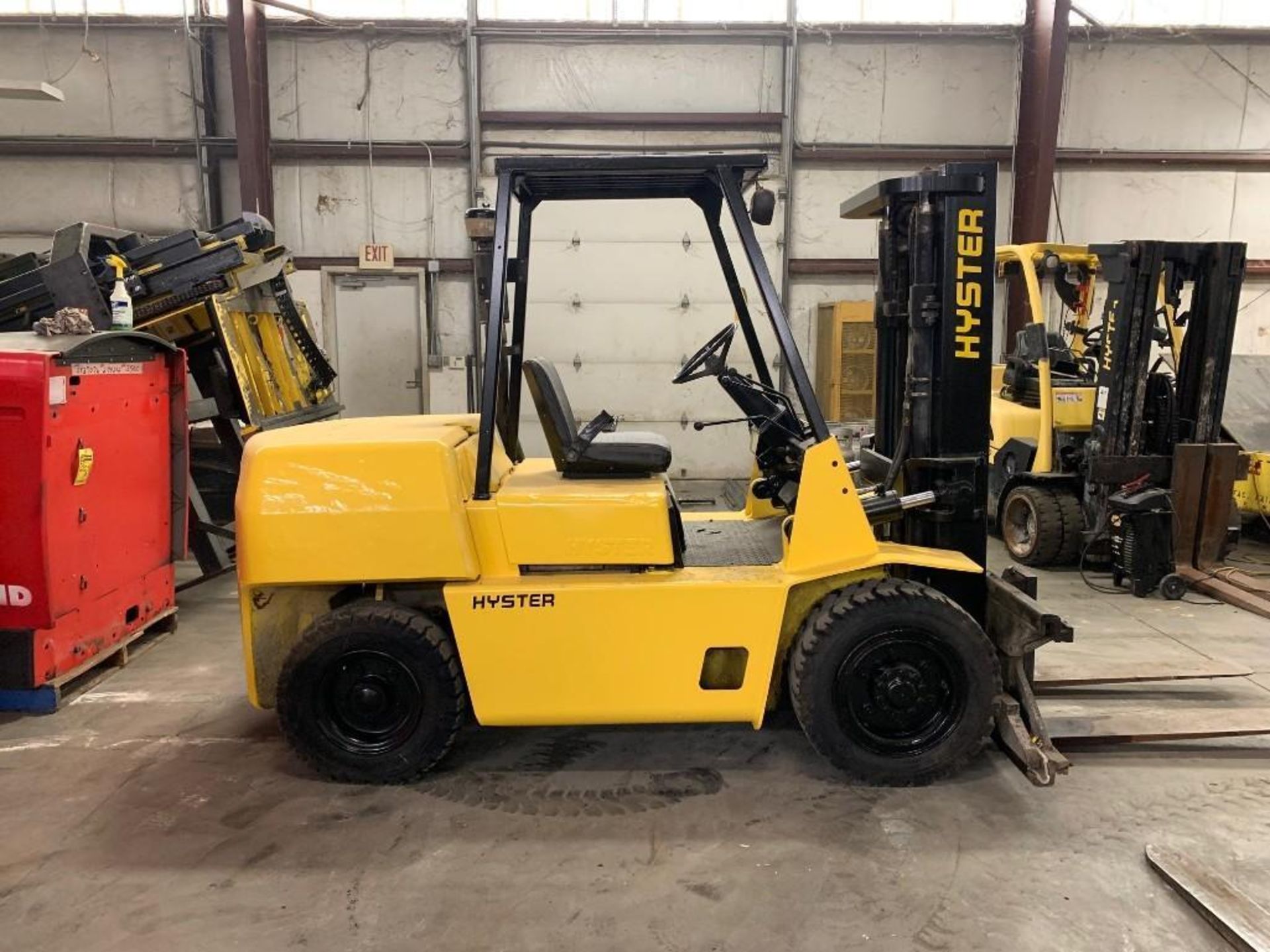 HYSTER 9,000-LB. CAPACITY FORKLIFT, MODEL H90XLS, S/N G005D08318T, DIESEL, LEVER SHIFT TRANSMISSION, - Image 6 of 14