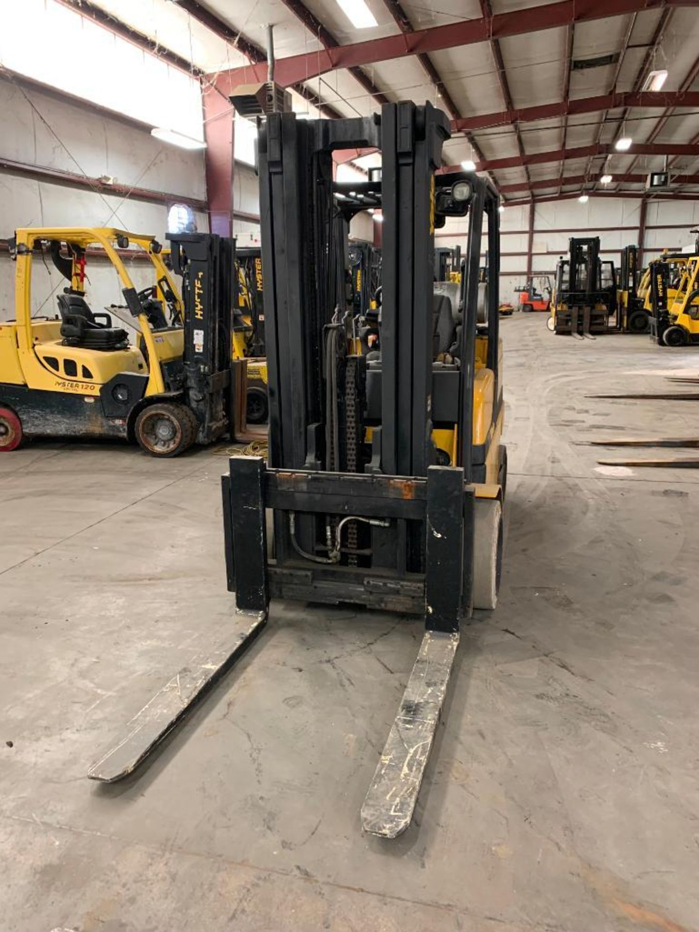 2014 YALE 12,000-LB. CAPACITY FORKLIFT, MODEL GLC120VX, S/N F818V02636M, LPG, LEVER SHIFT - Image 2 of 5