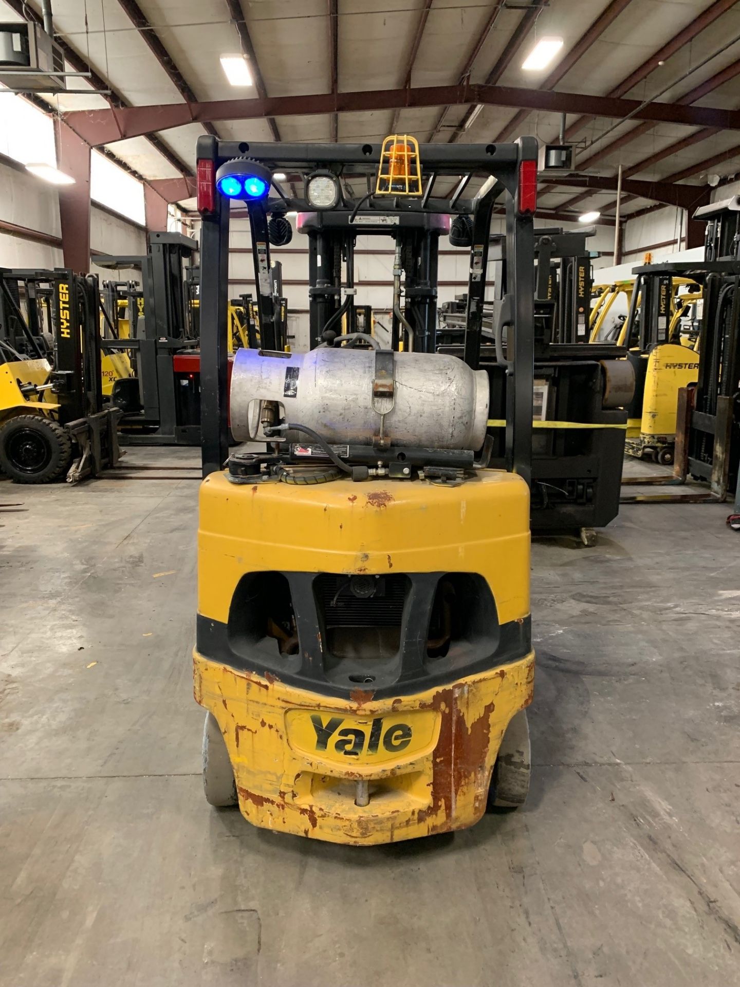 2012 YALE 5,000-LB. CAPACITY FORKLIFT, MODEL GLC050VX, S/N A910V21390K, LPG, LEVER SHIFT - Image 4 of 5